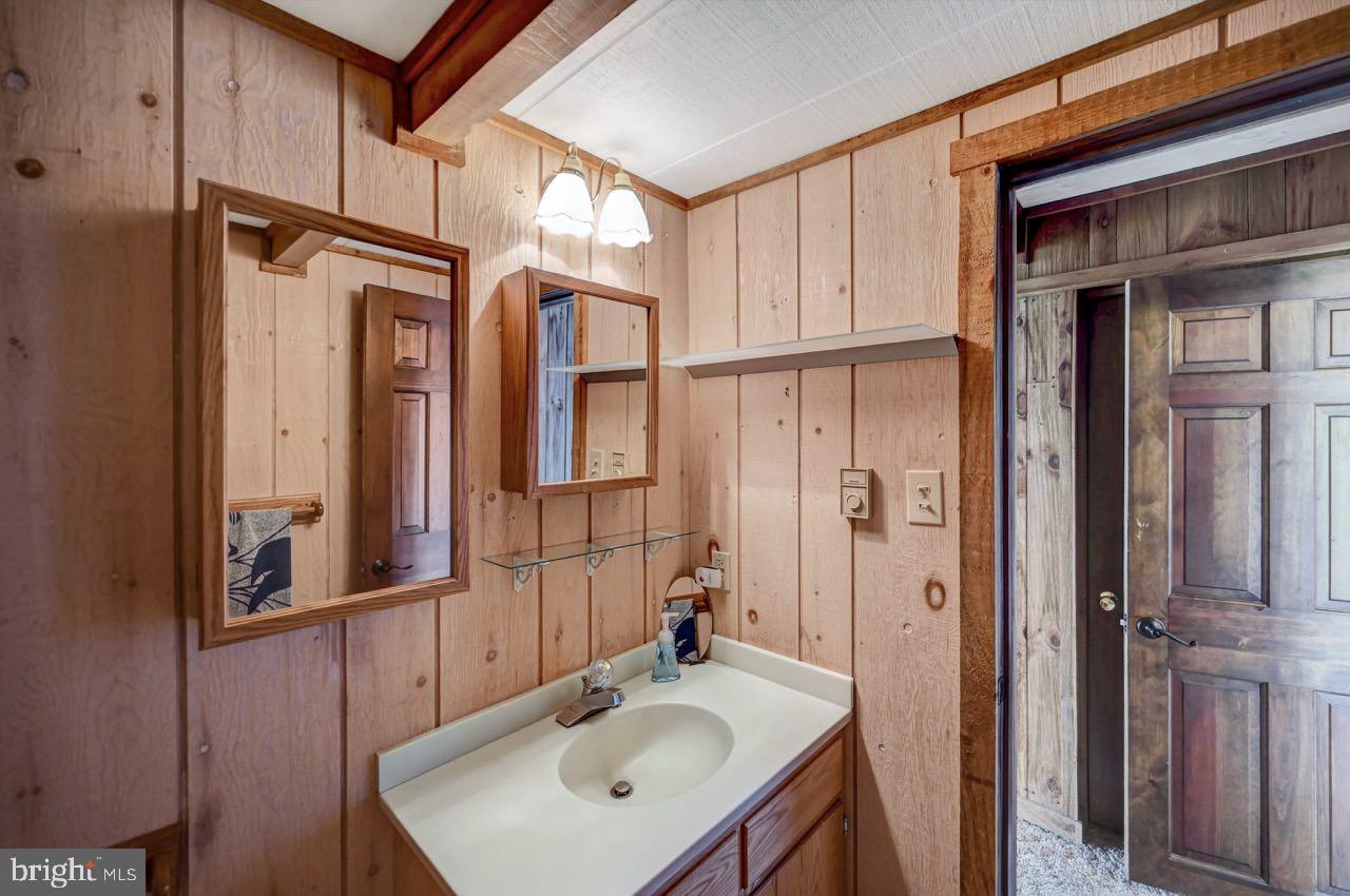 LAKE IN THE CLOUDS - Residential