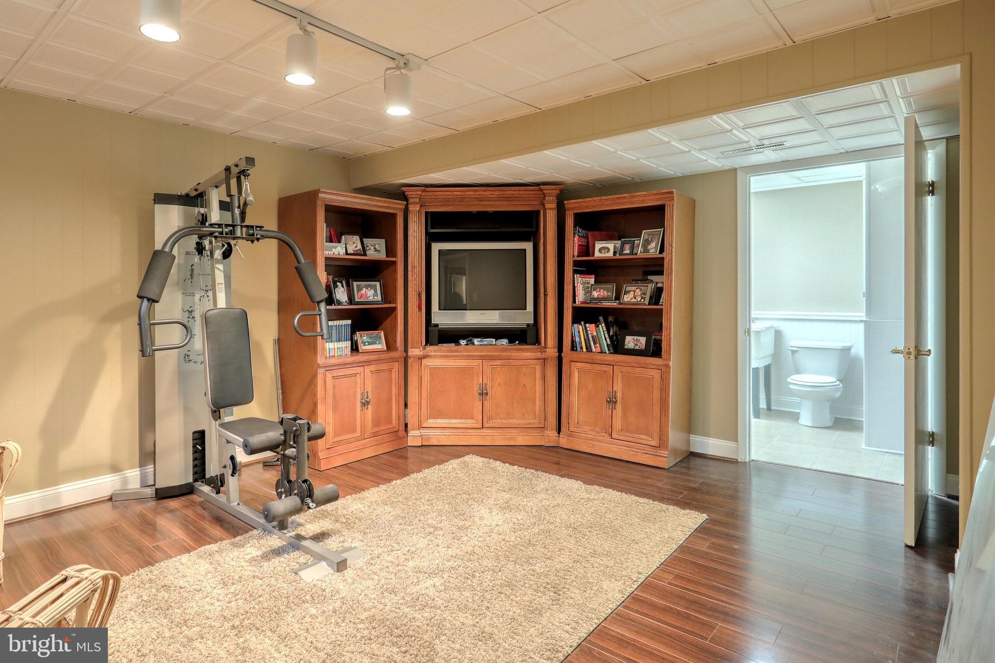 COLONIAL HEIGHTS - Residential