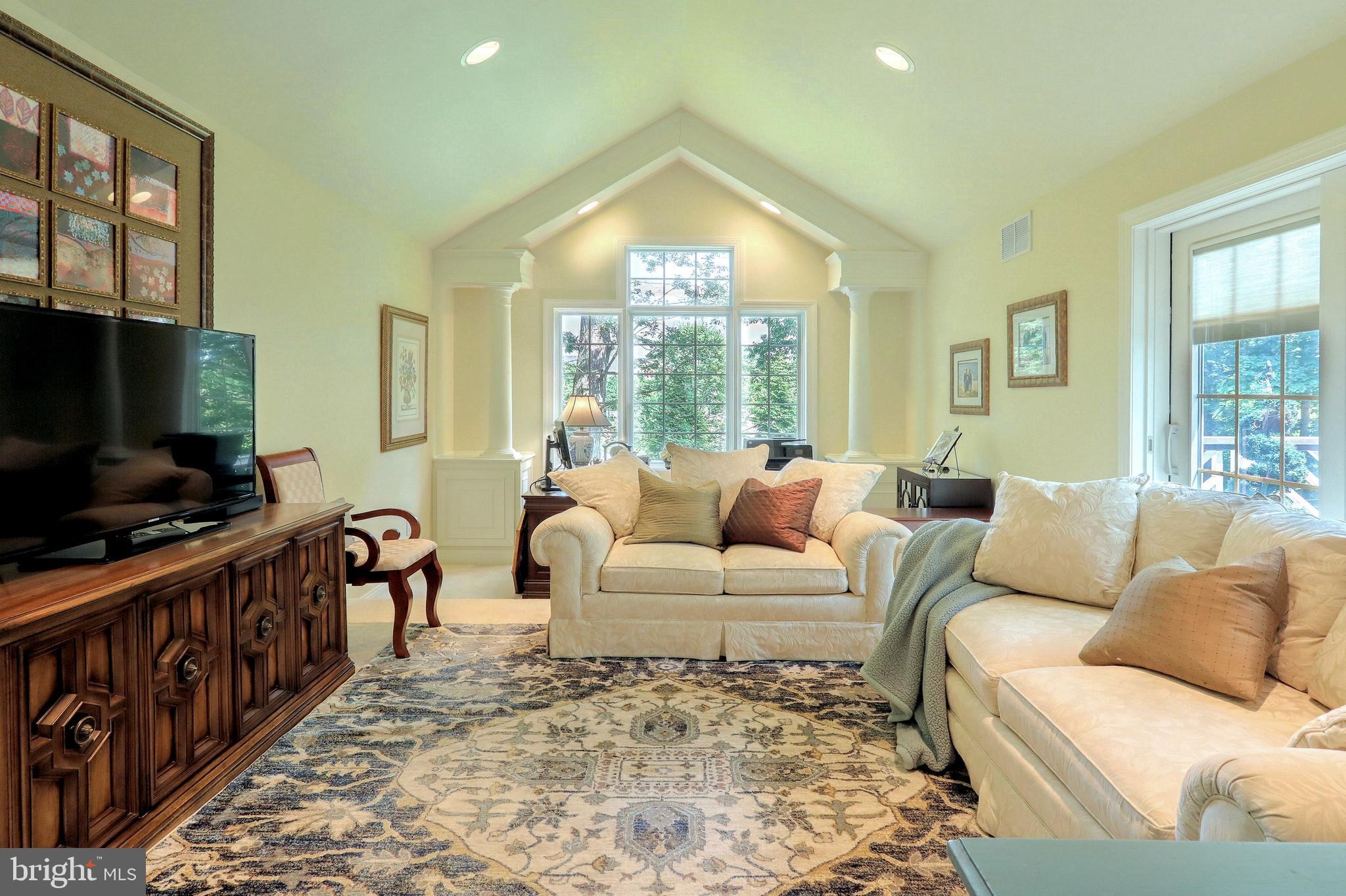 COLONIAL HEIGHTS - Residential