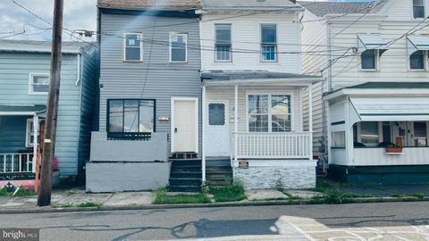 34 N 3RD STREET SAINT CLAIR PA 17970