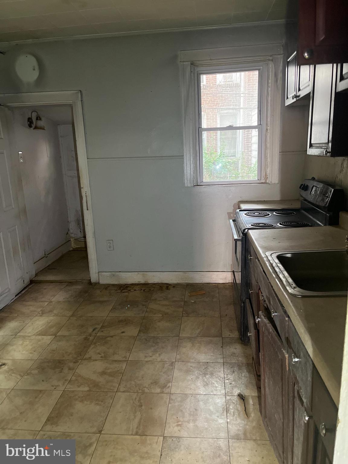 2247 E CAMBRIA STREET