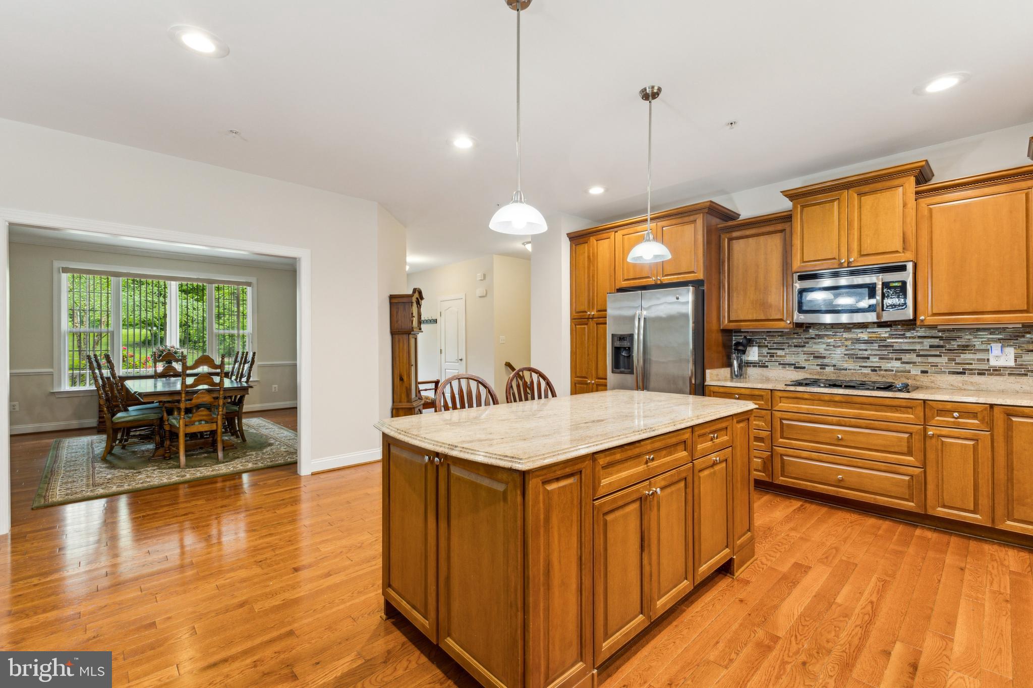 967 FOLKSTONE DRIVE