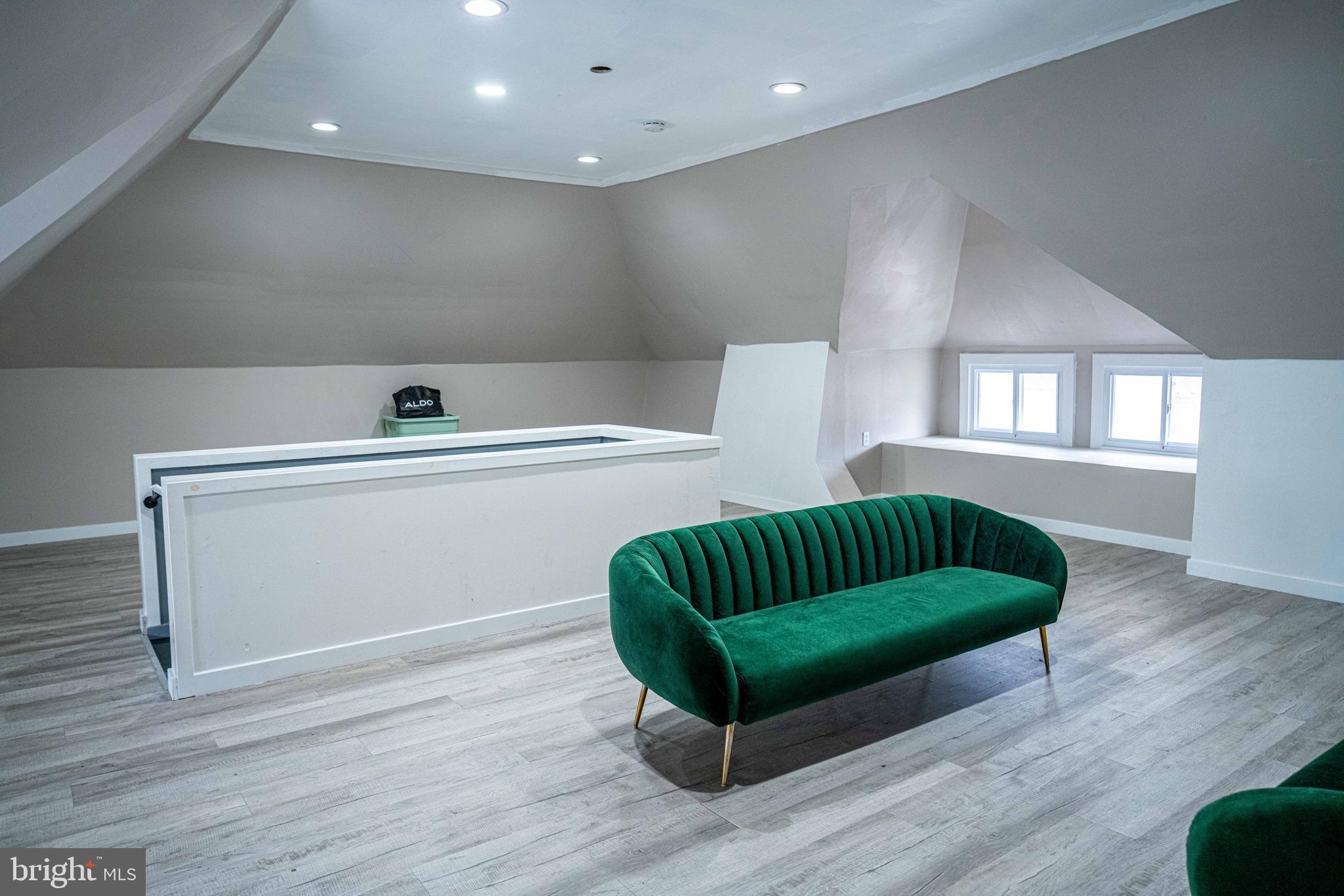 LANSDOWNE - Residential Lease