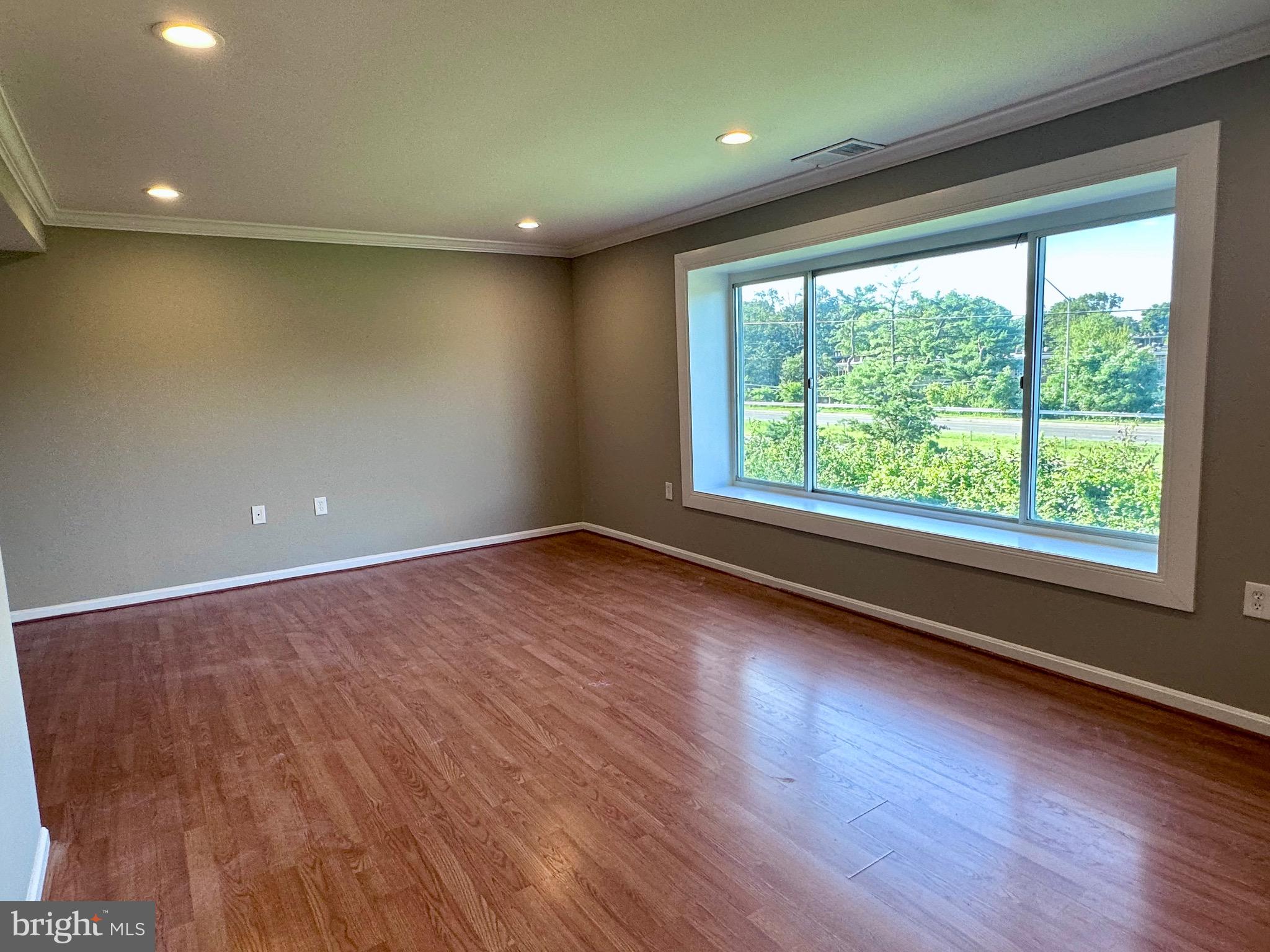 FOREST SPRING CONDO-PHAS - Residential Lease