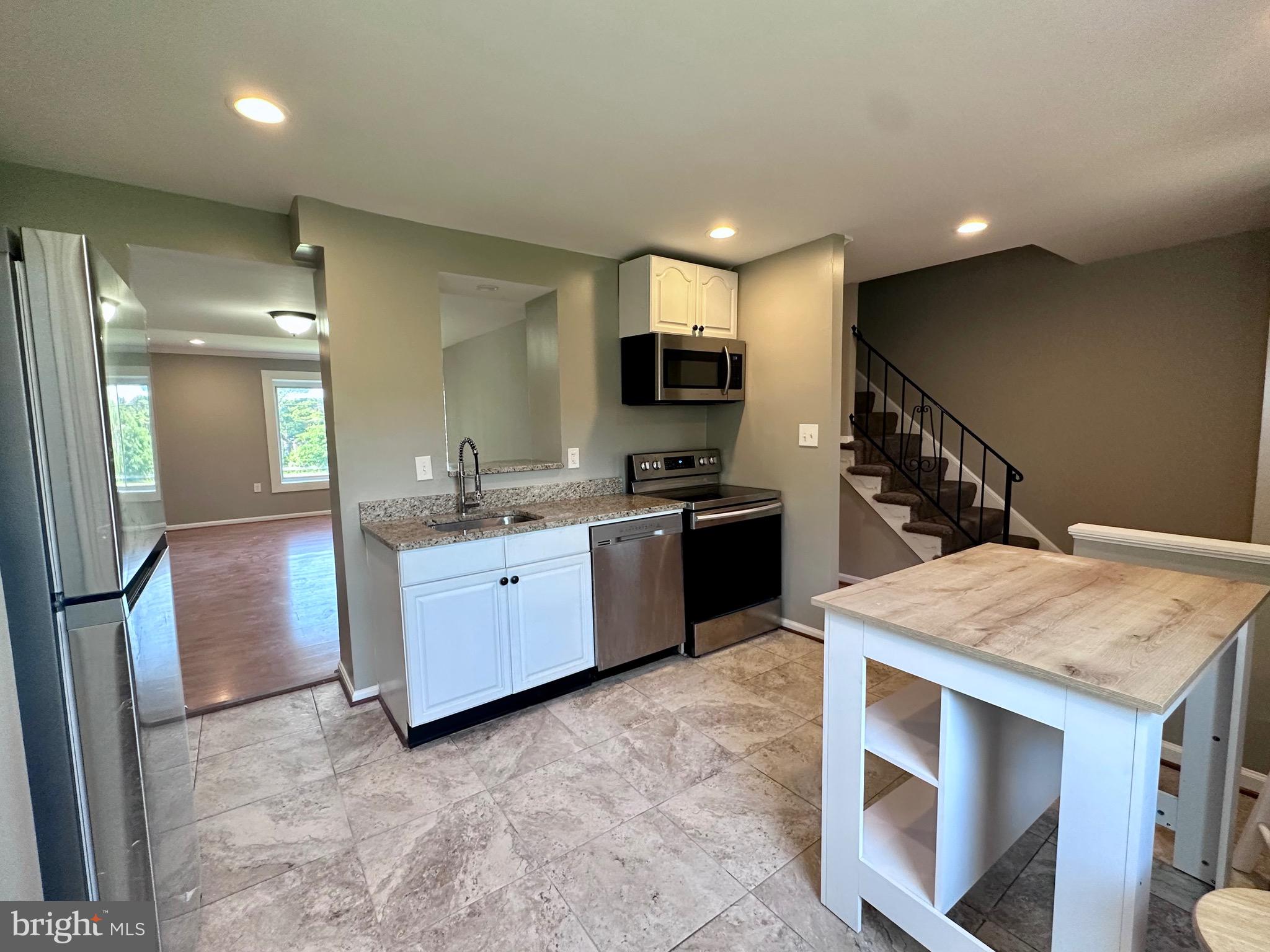 FOREST SPRING CONDO-PHAS - Residential Lease