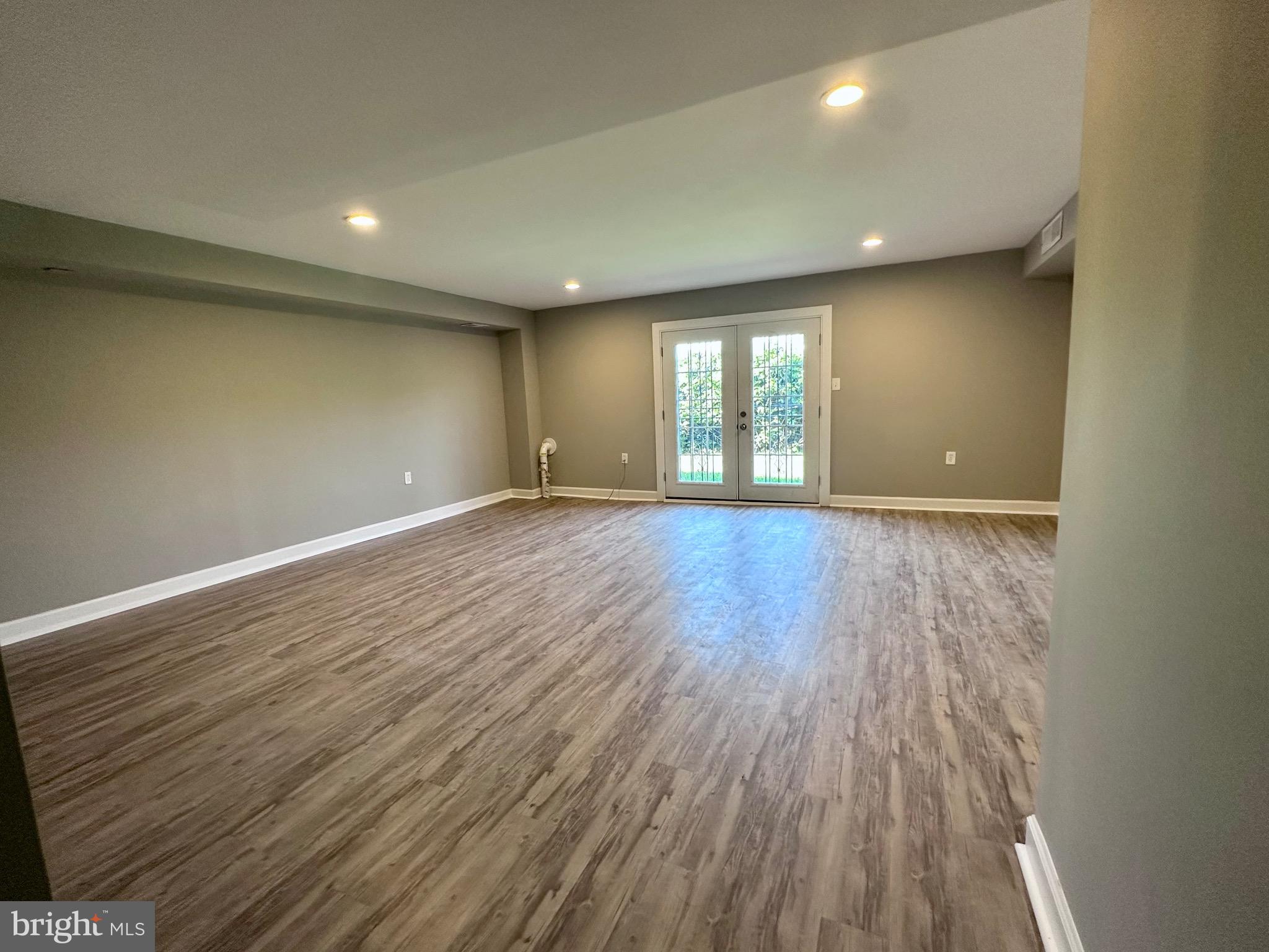 FOREST SPRING CONDO-PHAS - Residential Lease