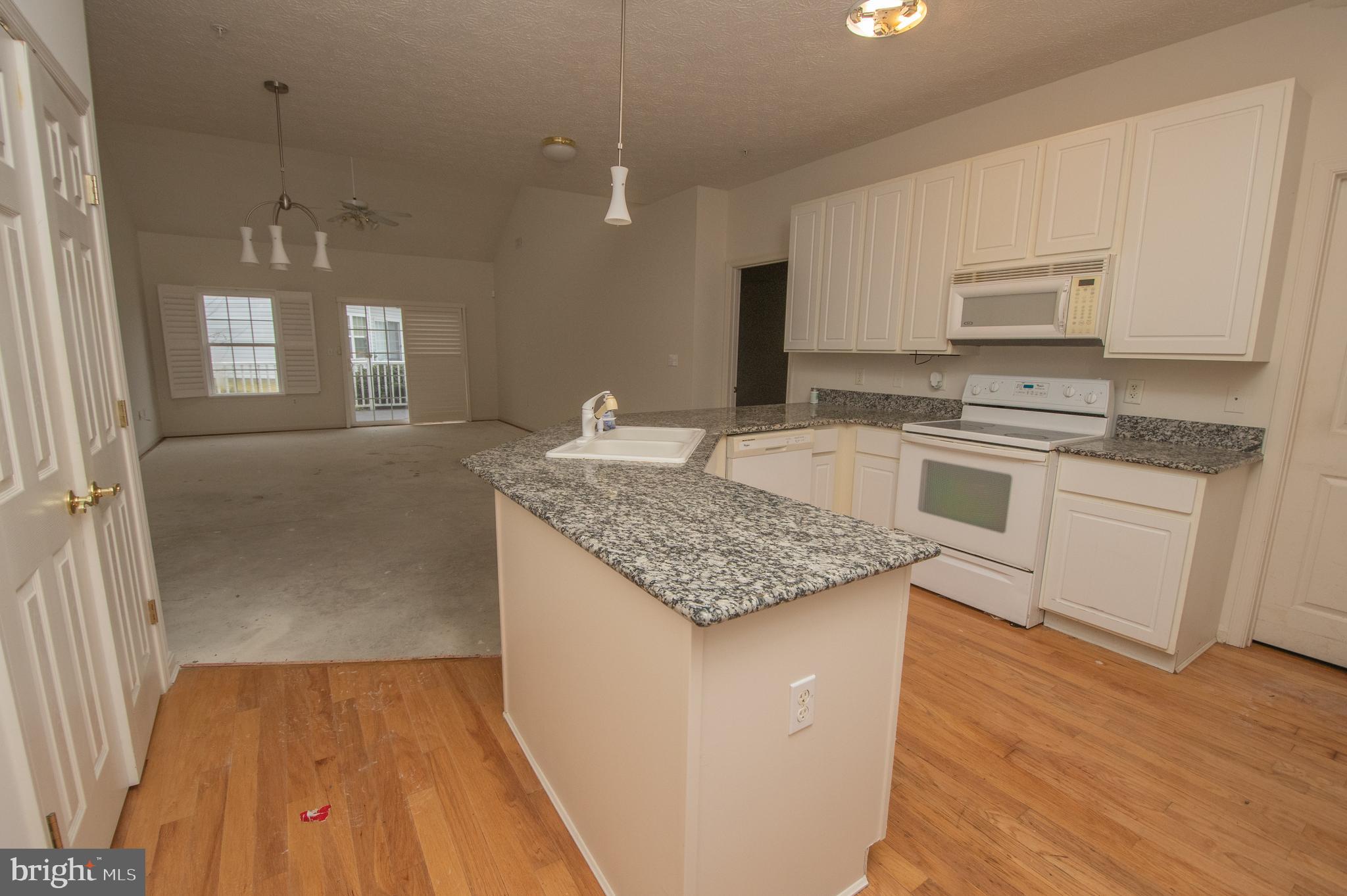 WOOD CREEK GOLF COMM - Residential