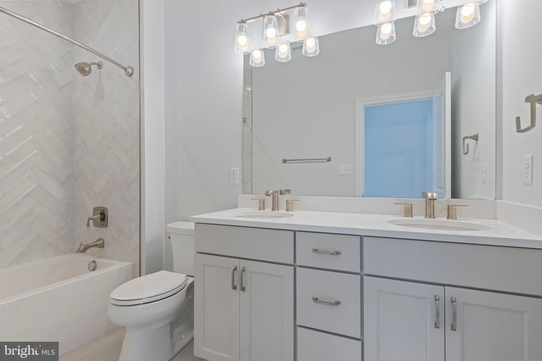 Wayne, Pennsylvania 19087, United States, 5 Bedrooms Bedrooms, ,5 BathroomsBathrooms,Residential,Active,112194