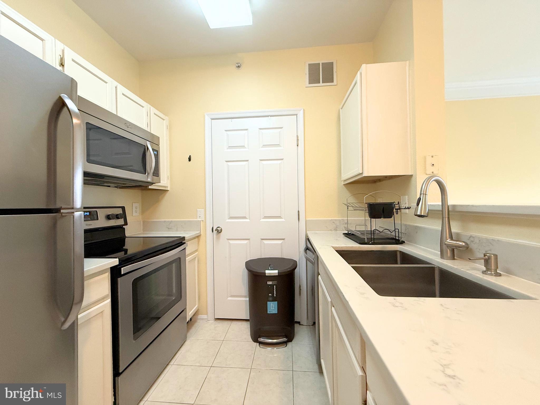 1580 SPRING GATE DRIVE 4415