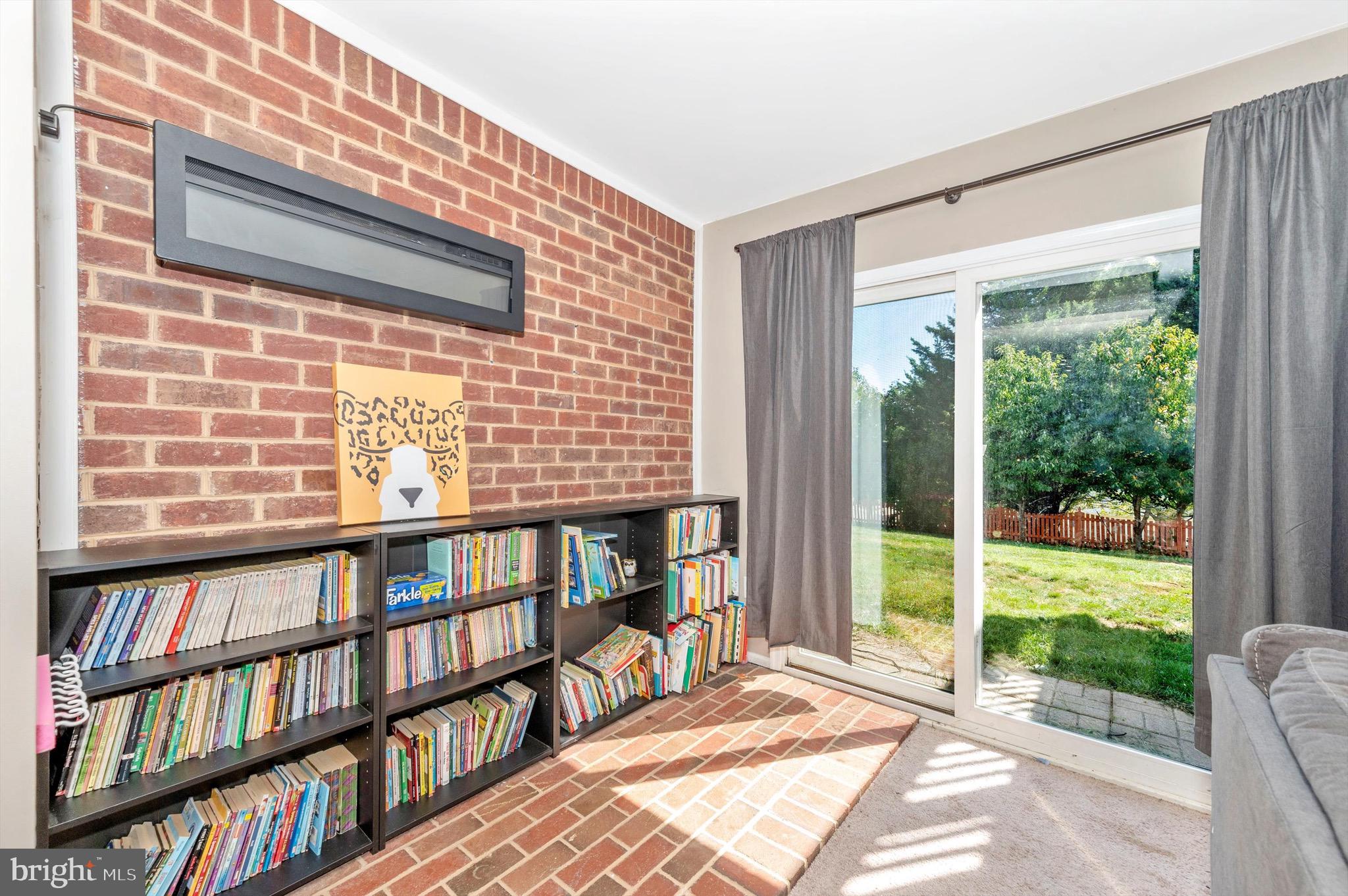 WHISPERING HILLS - Residential