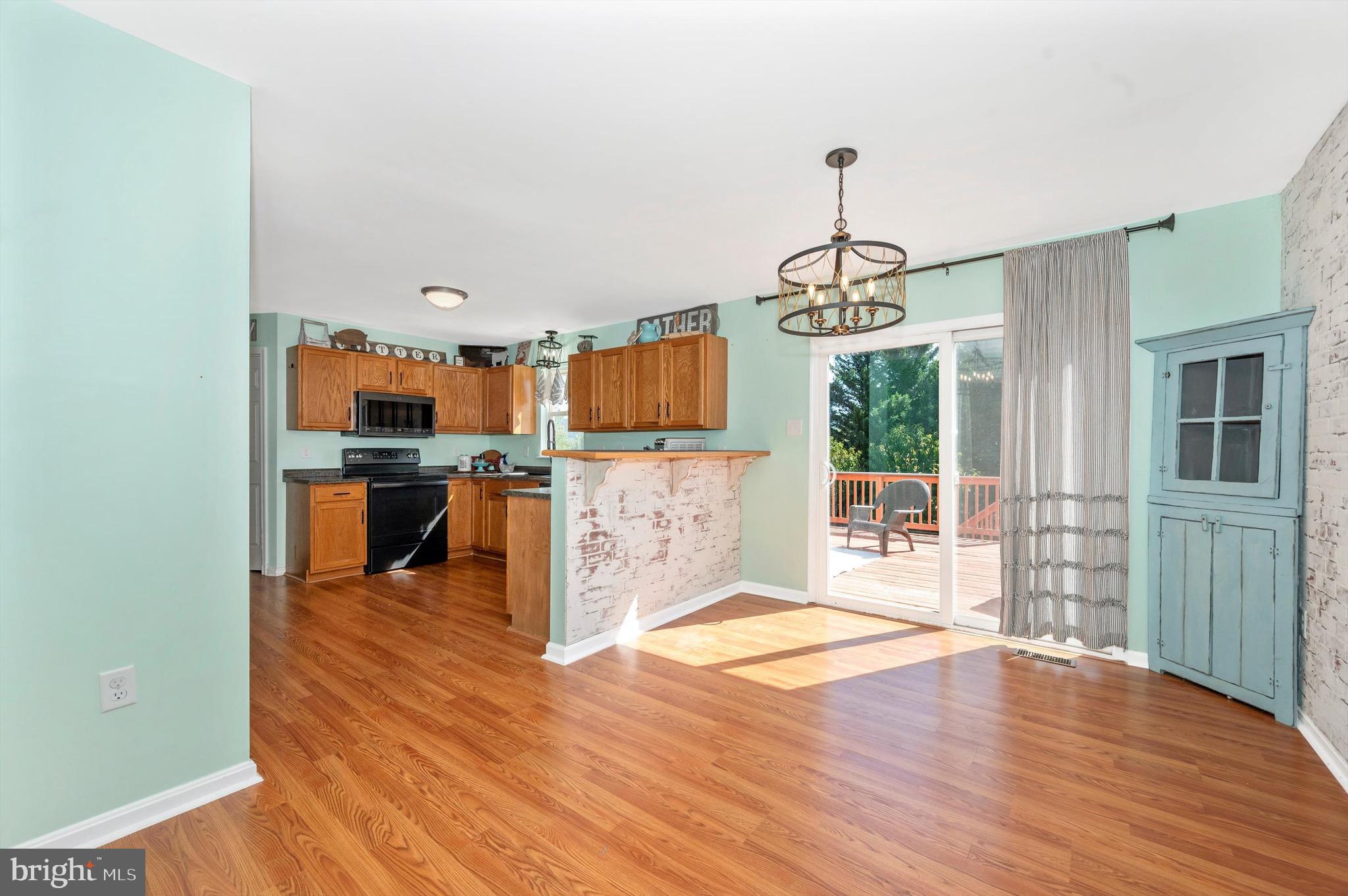 WHISPERING HILLS - Residential