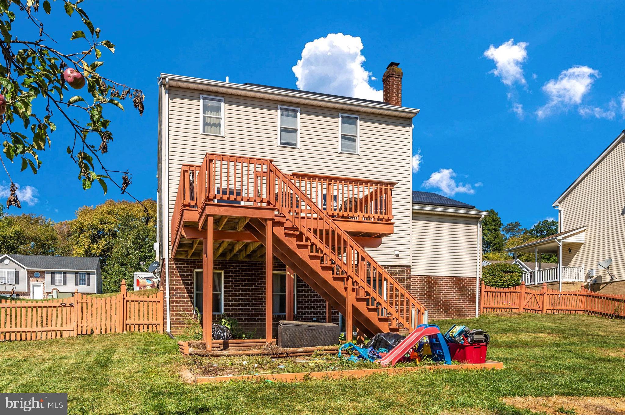 WHISPERING HILLS - Residential