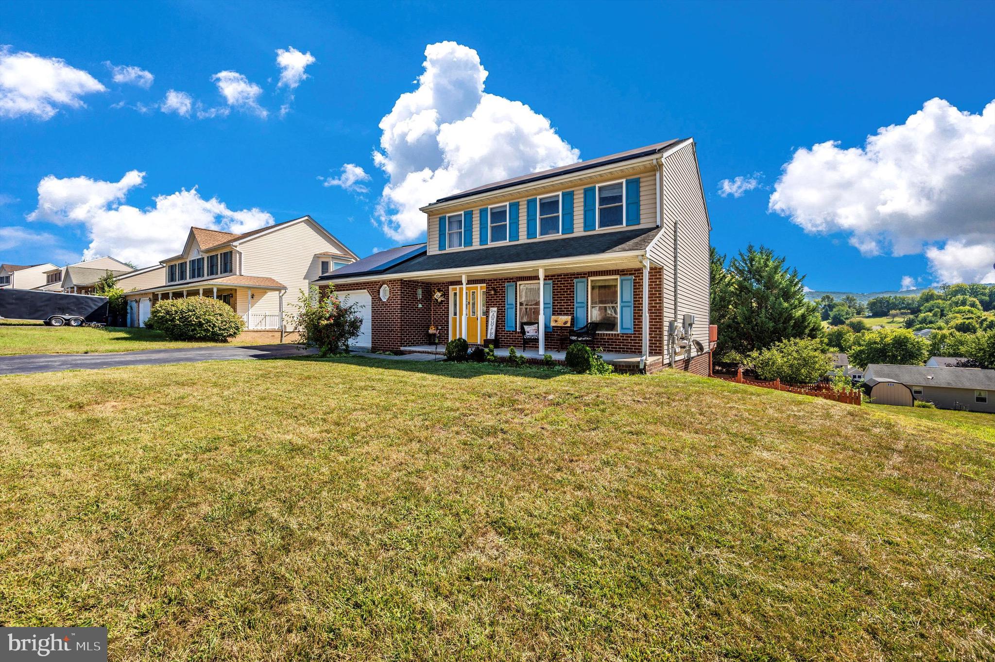 WHISPERING HILLS - Residential