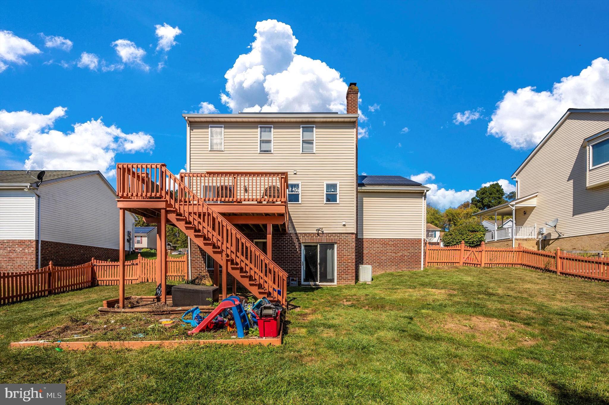 WHISPERING HILLS - Residential