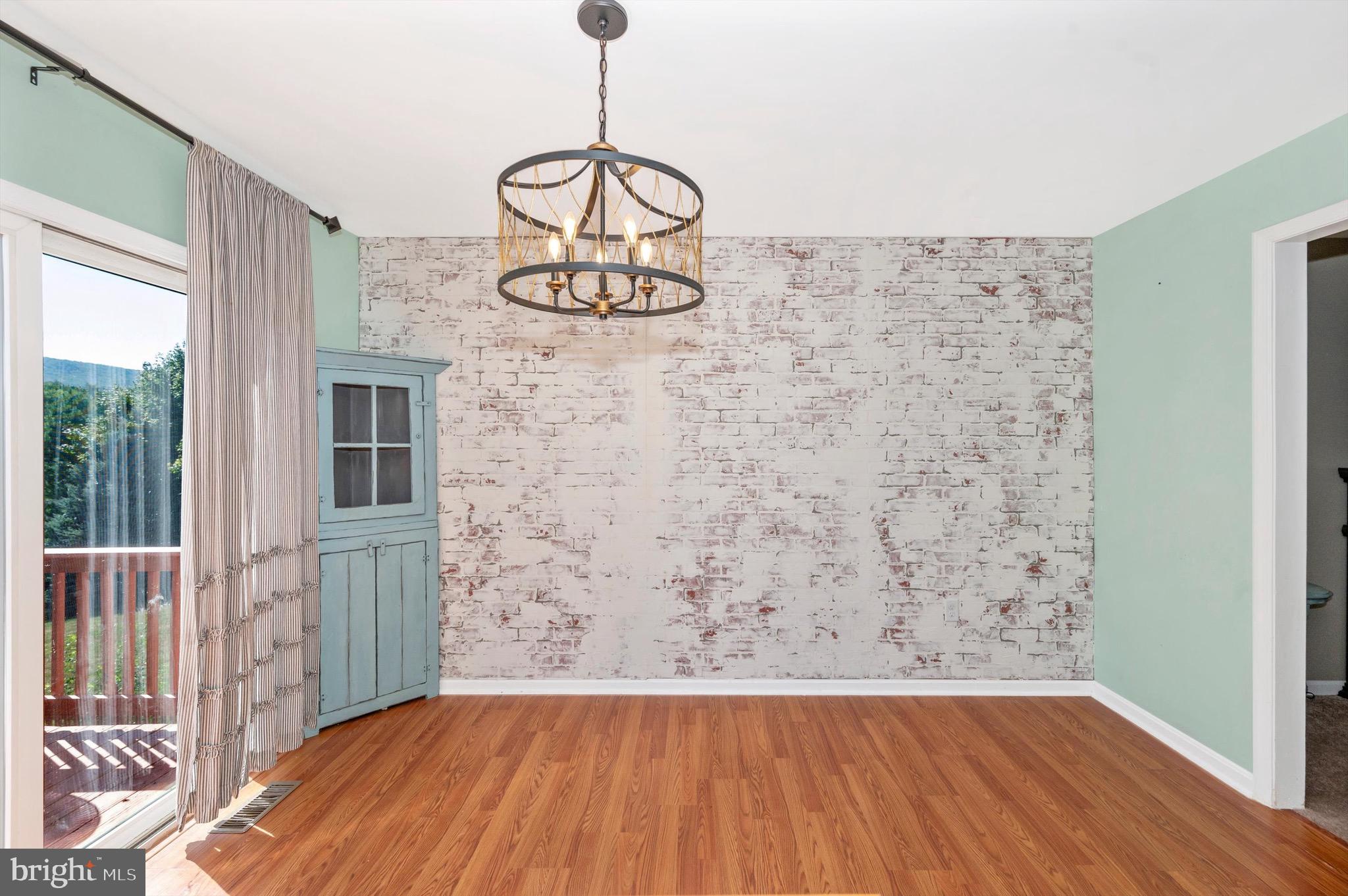 WHISPERING HILLS - Residential