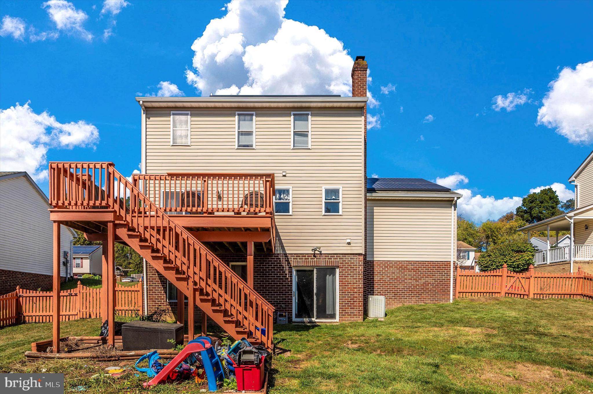 WHISPERING HILLS - Residential