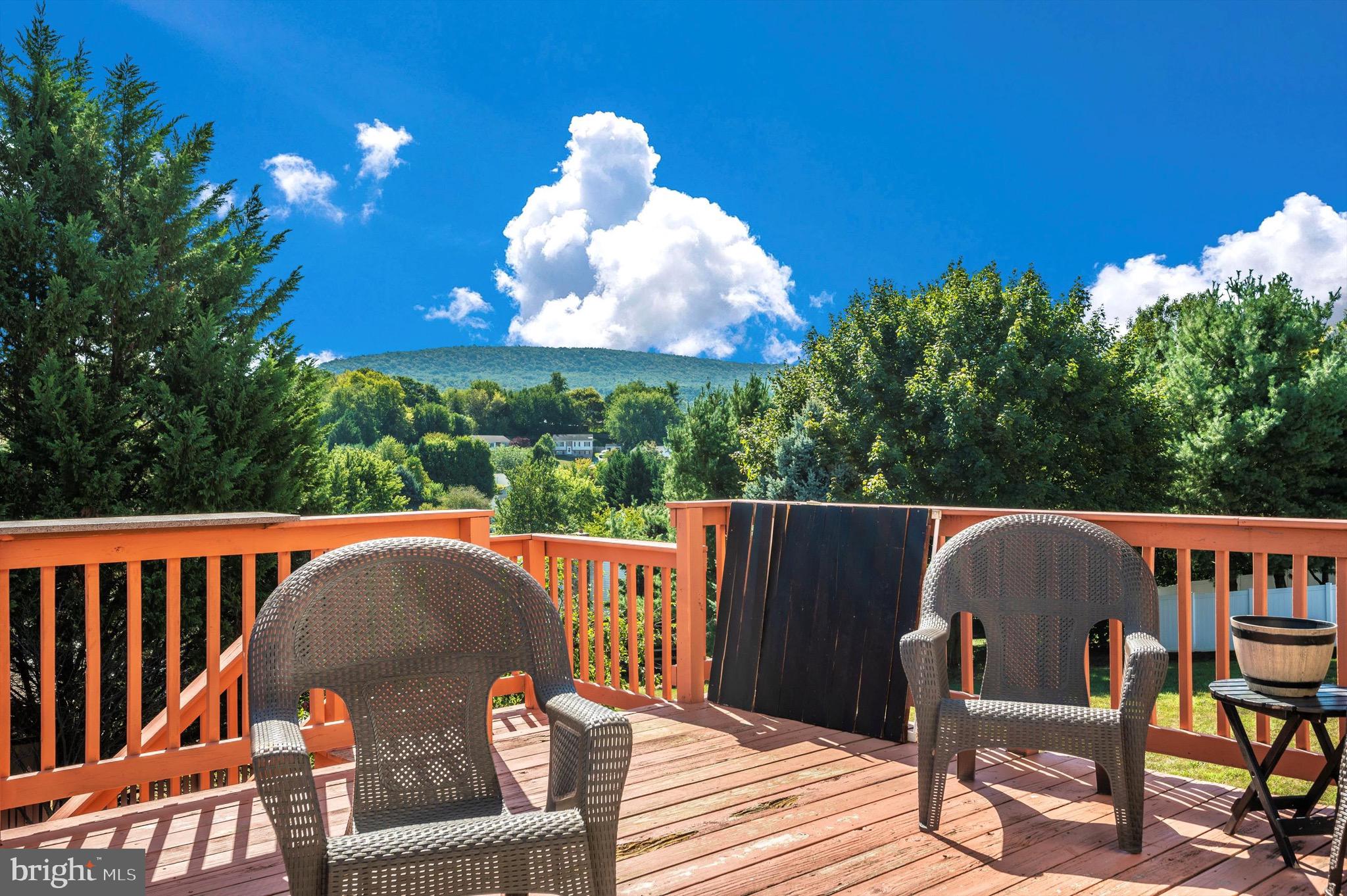 WHISPERING HILLS - Residential