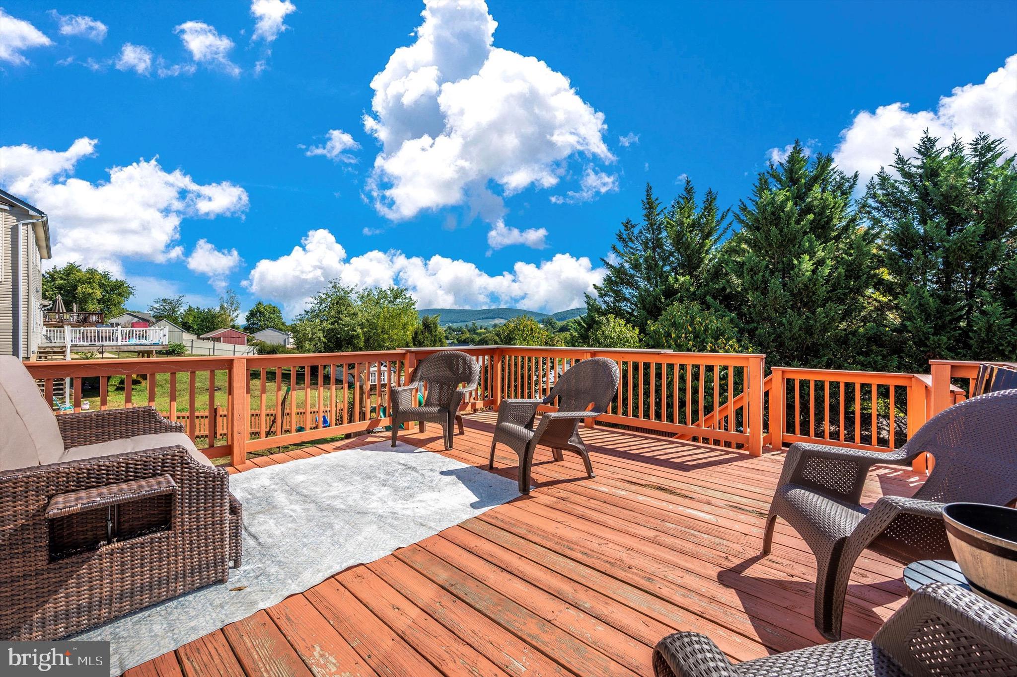 WHISPERING HILLS - Residential