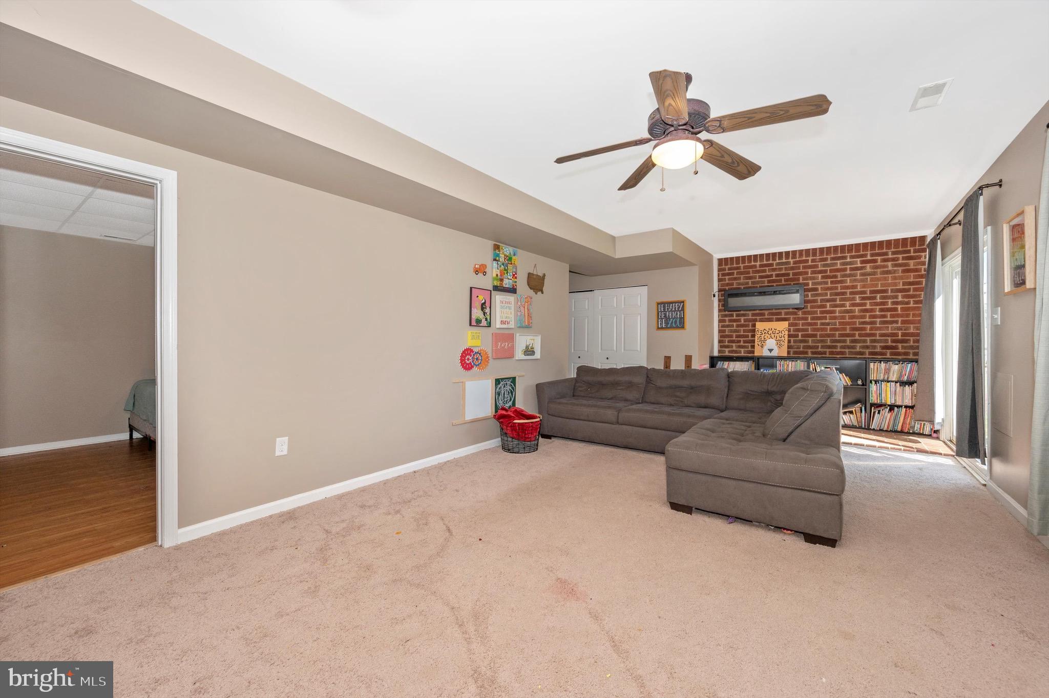 WHISPERING HILLS - Residential