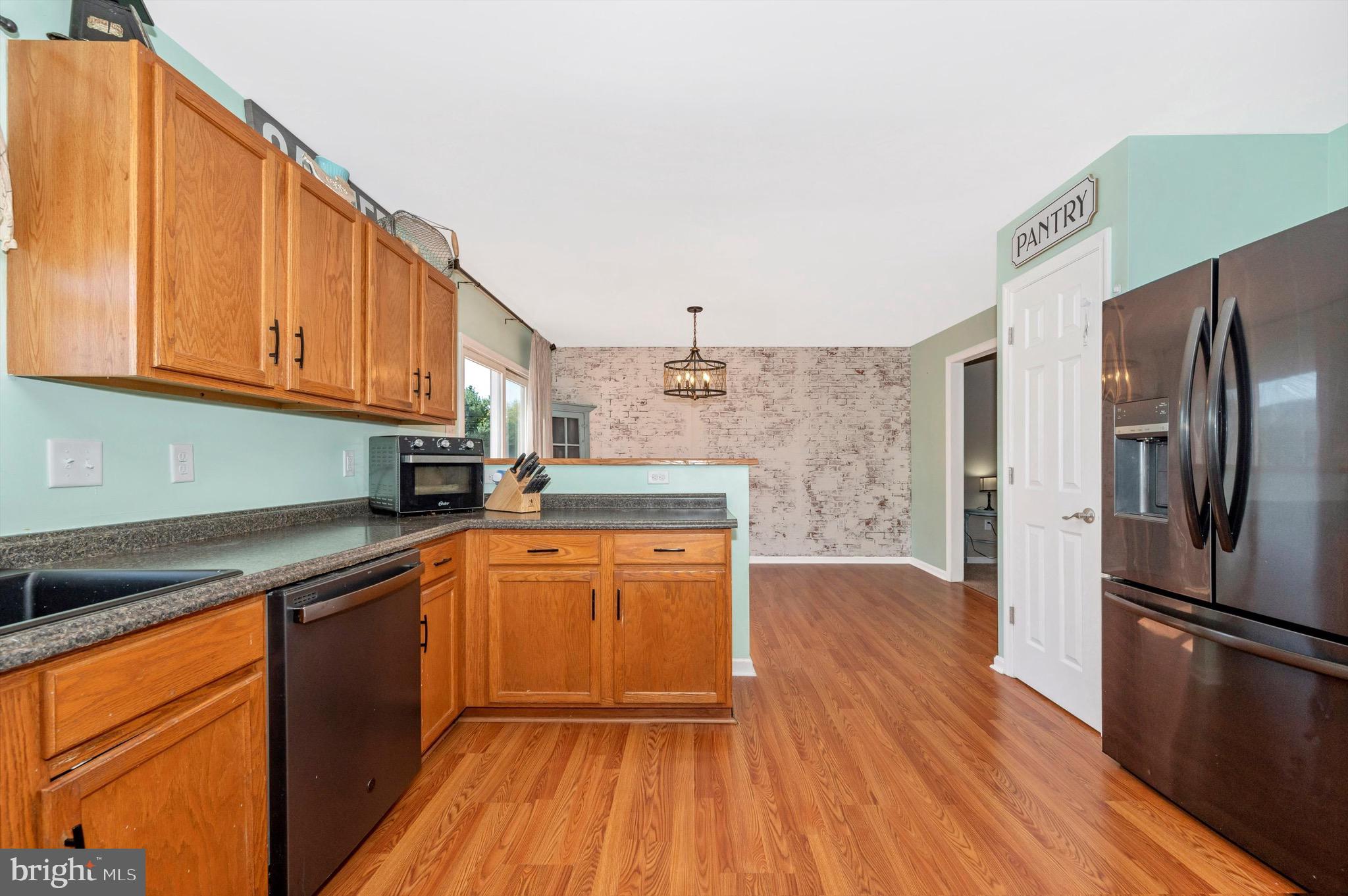 WHISPERING HILLS - Residential