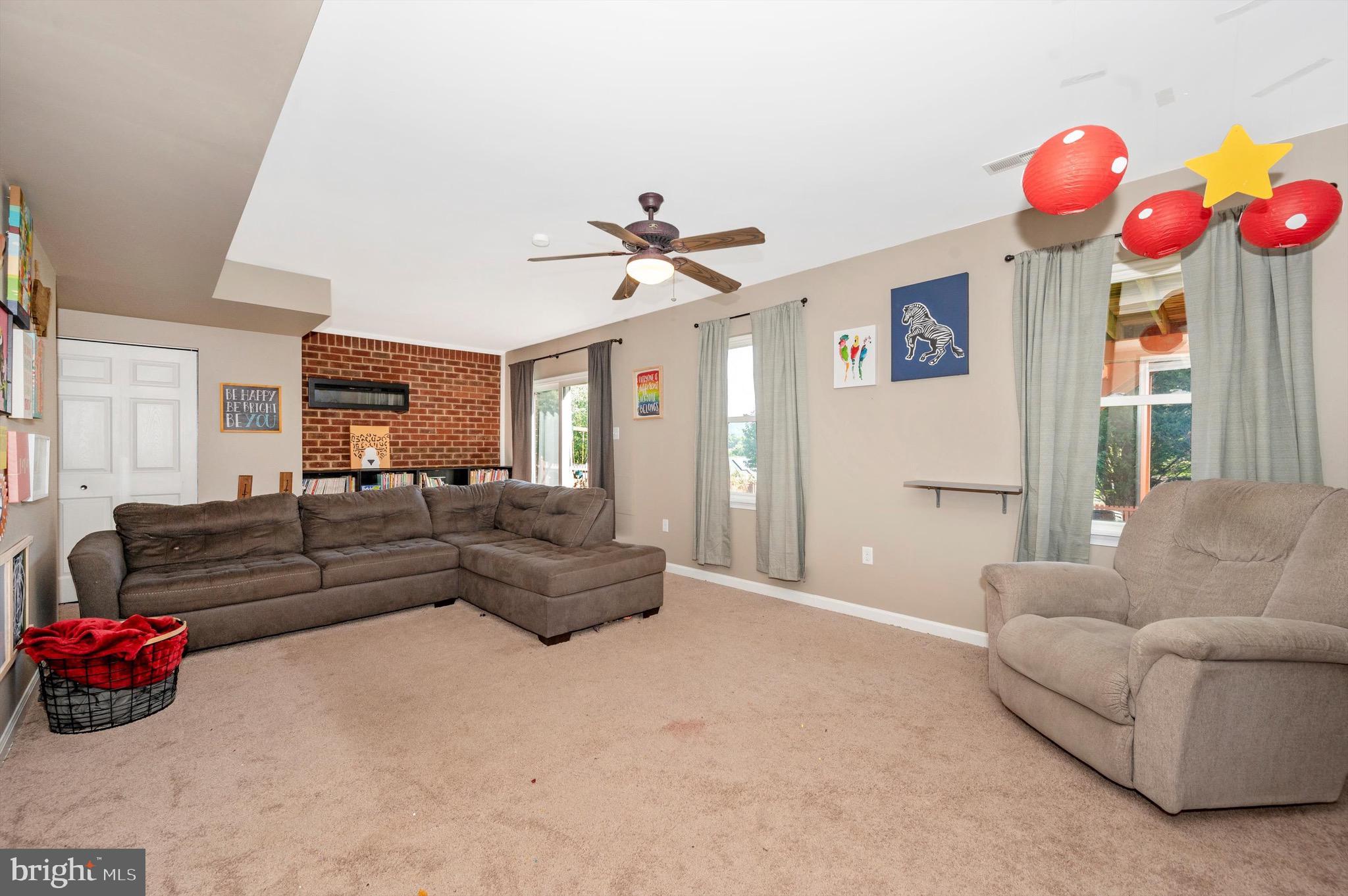 WHISPERING HILLS - Residential