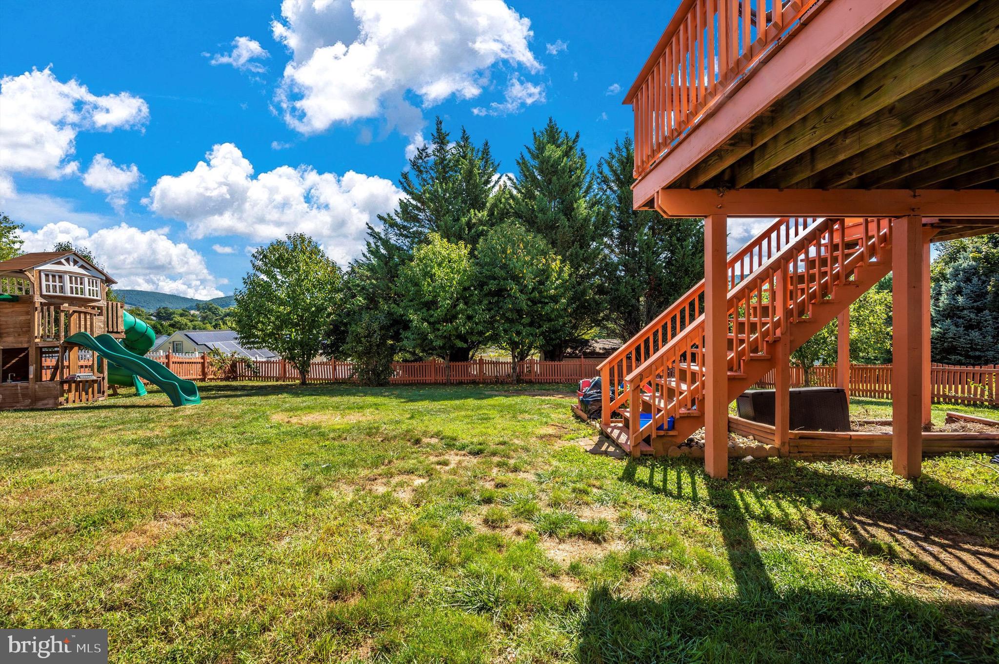 WHISPERING HILLS - Residential