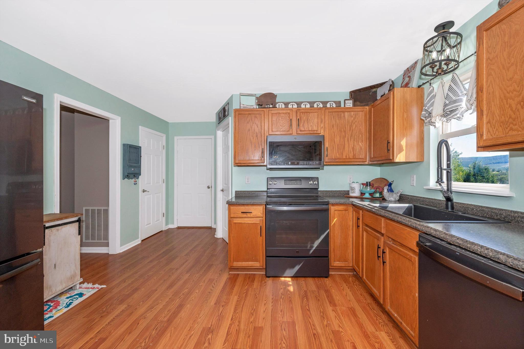 WHISPERING HILLS - Residential