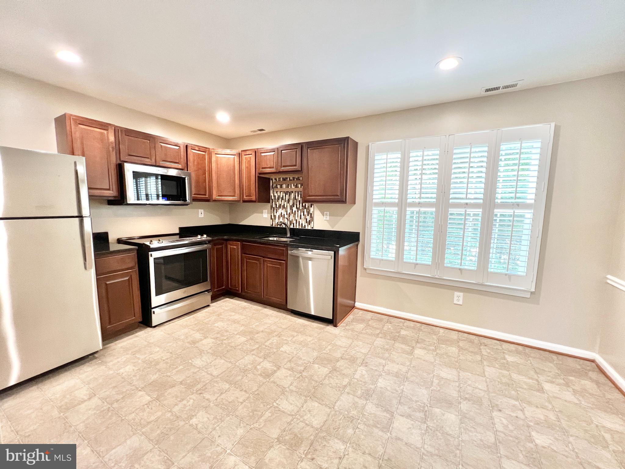 5504 WOODLAWN MANOR COURT