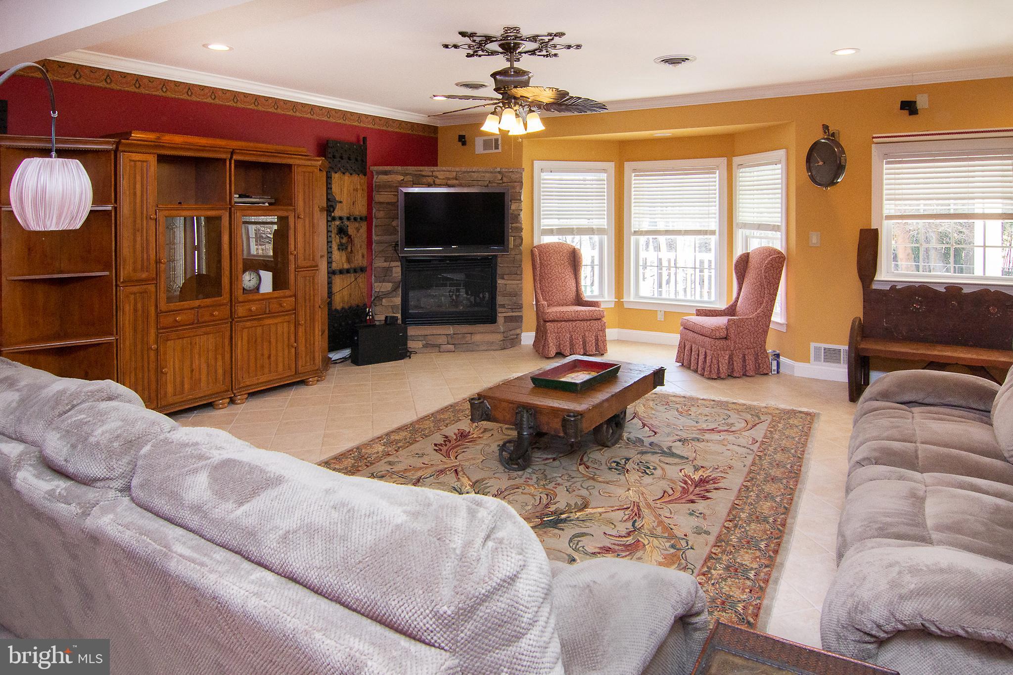 RIVER DOWNS - Residential