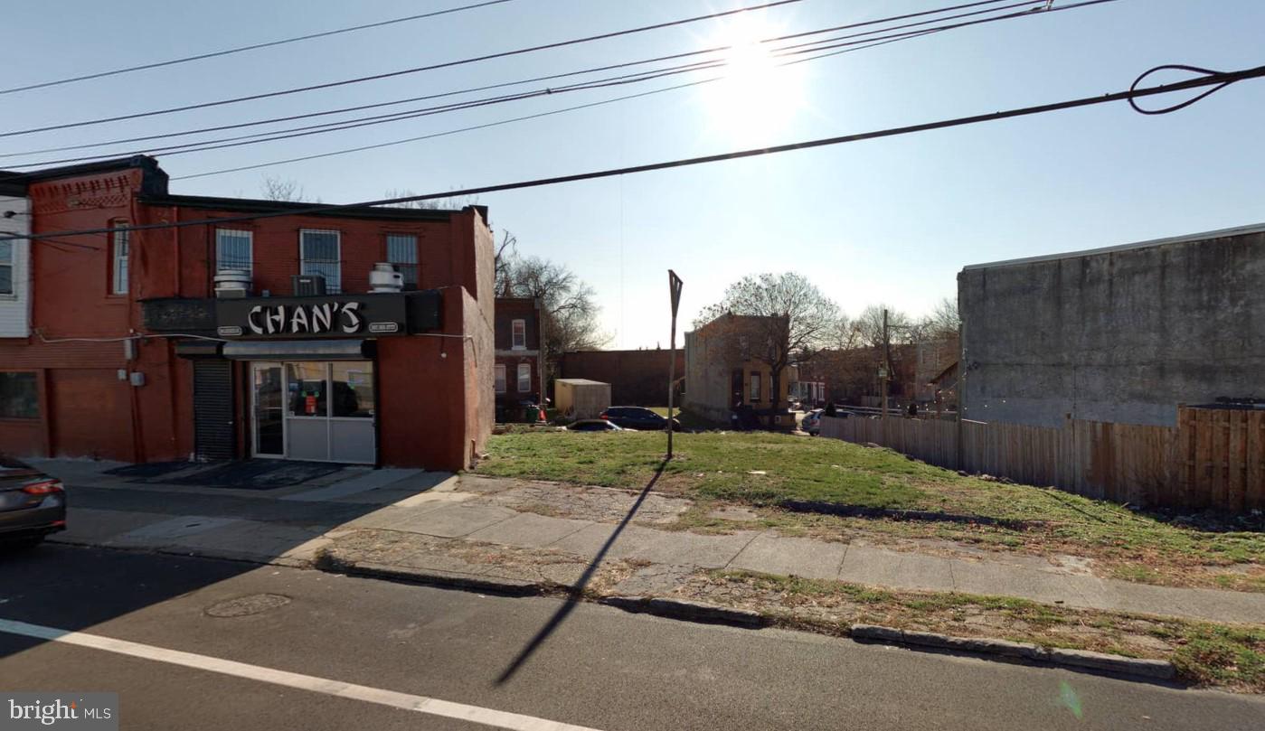 Exceptional Commercial Mixed-Use Vacant Lot in West Philadelphia! Calling all visionaries, entrepreneurs, and investors – seize this golden opportunity. With 1003 sq. ft., this prime lot is a canvas for your mixed-use dreams. CMX-2 Zoned for commercial and residential use, it's a developer's haven and an investor's haven. Create a dynamic space where business and community thrive together. Perfectly situated for accessibility, it's near local amenities, dining, and key transportation routes. Your chance to shape Philadelphia's urban environment is here – inquire today for comprehensive details an make an offer!