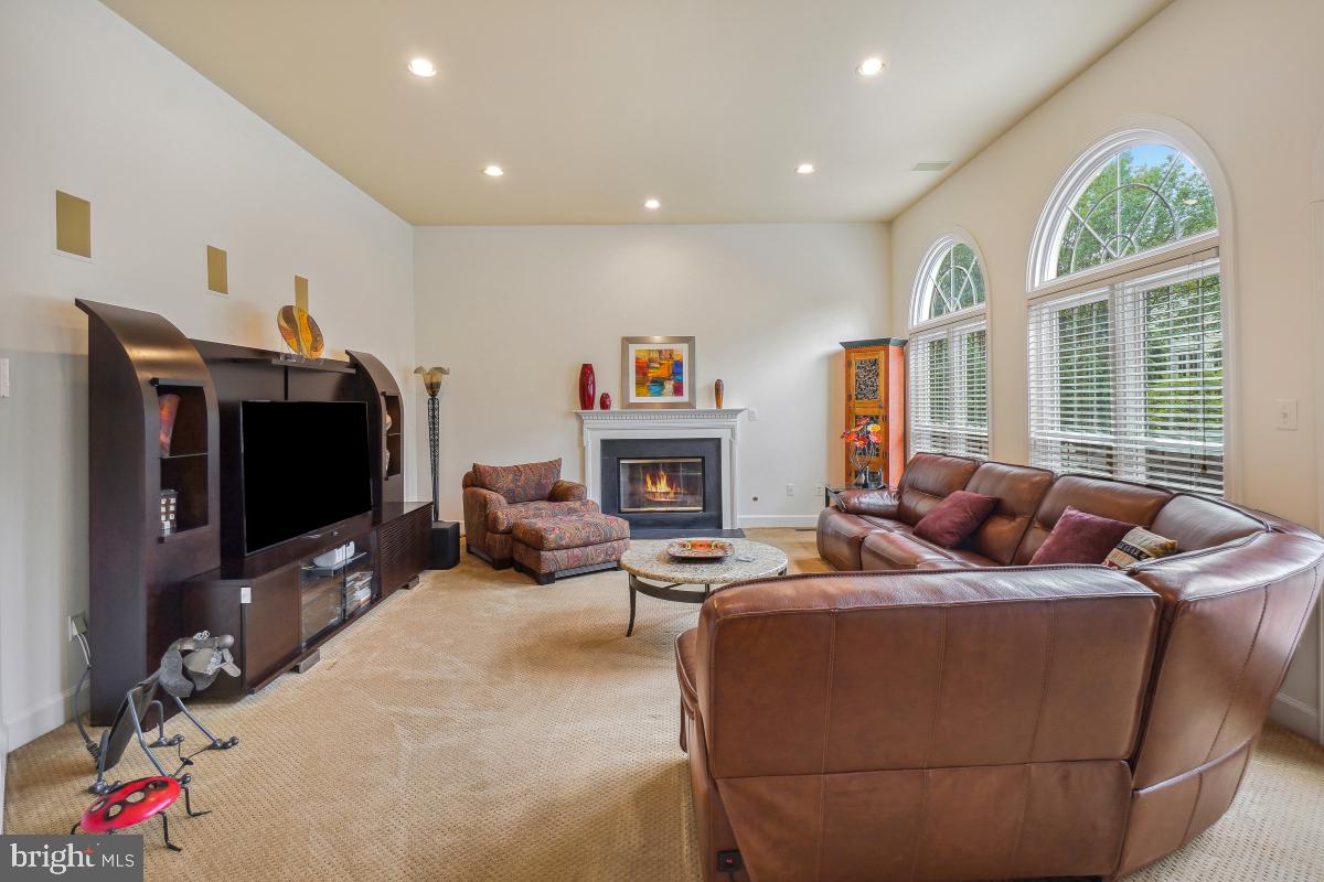 POTOMAC REGENCY - Residential