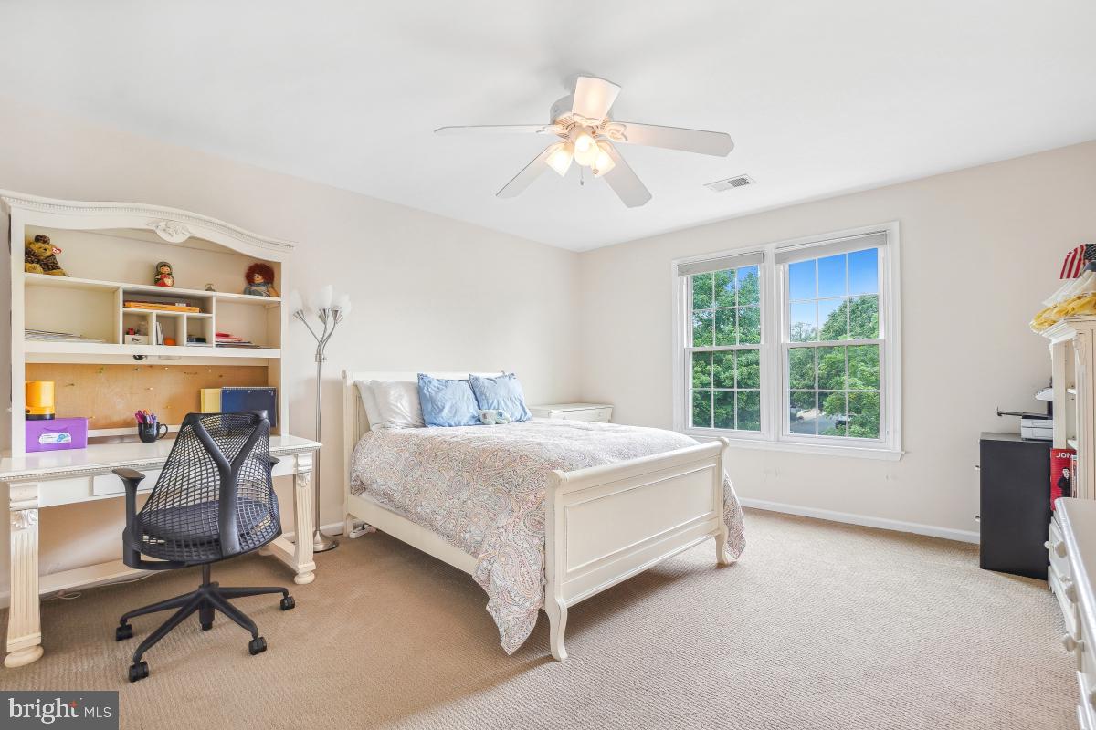 POTOMAC REGENCY - Residential