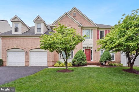 Photo of 11009 Larkmeade Ln, POTOMAC, MD 20854 (MLS # MDMC2178132)