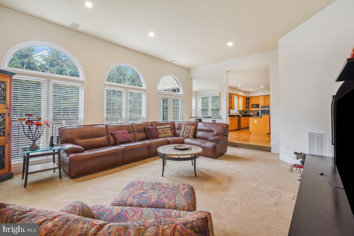 POTOMAC REGENCY - Residential