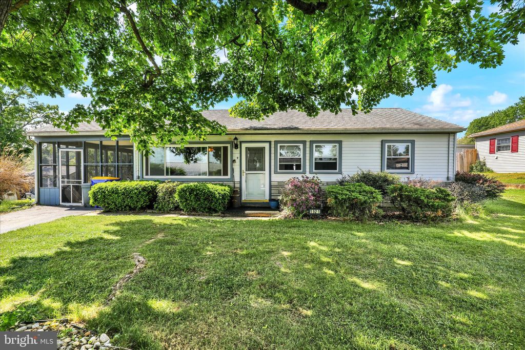 Photo of 1921 Blue Ridge Drive, LANCASTER, PA 17603 (MLS # PALA2088520)