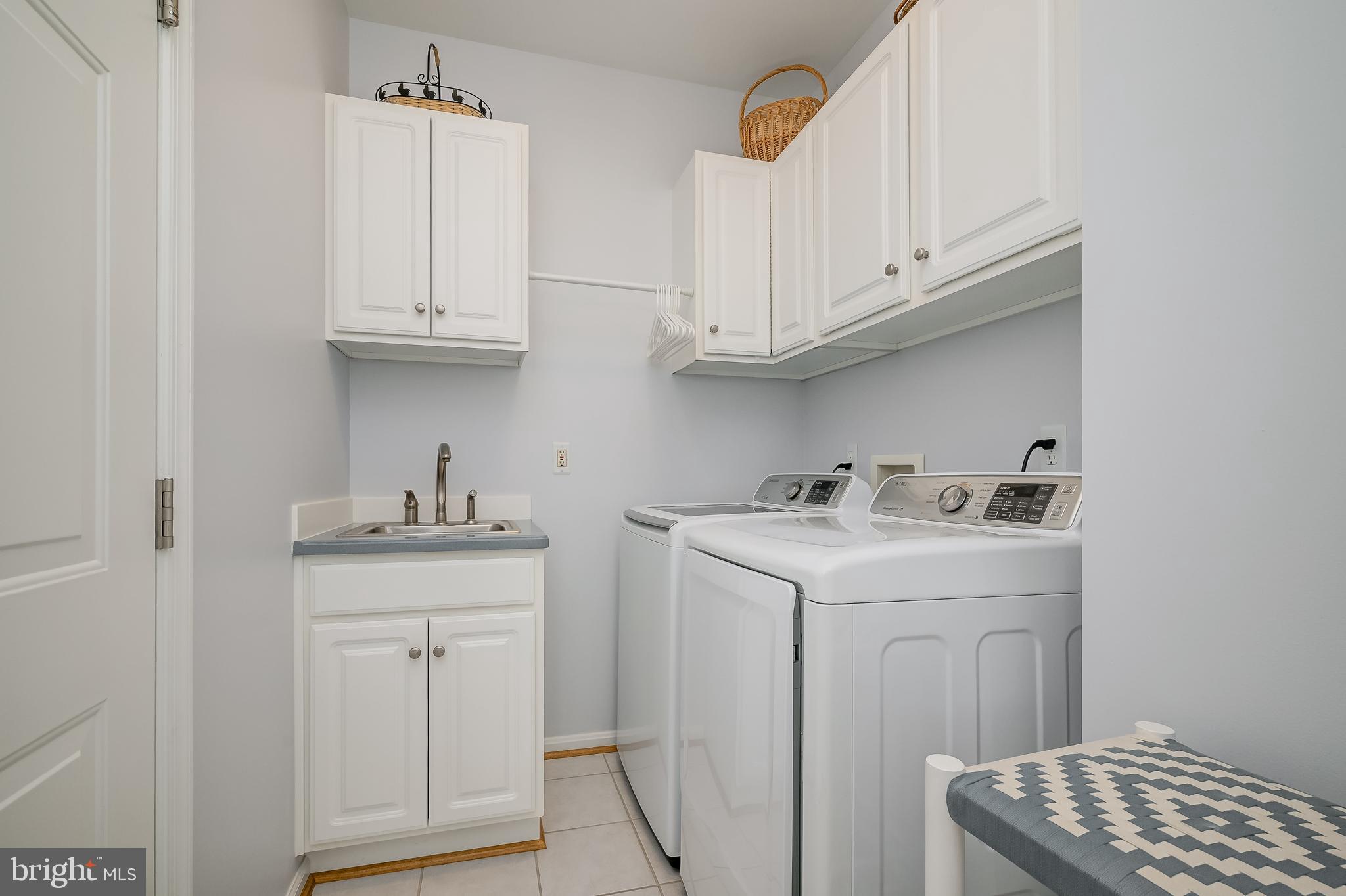 RIVER HILL - Residential