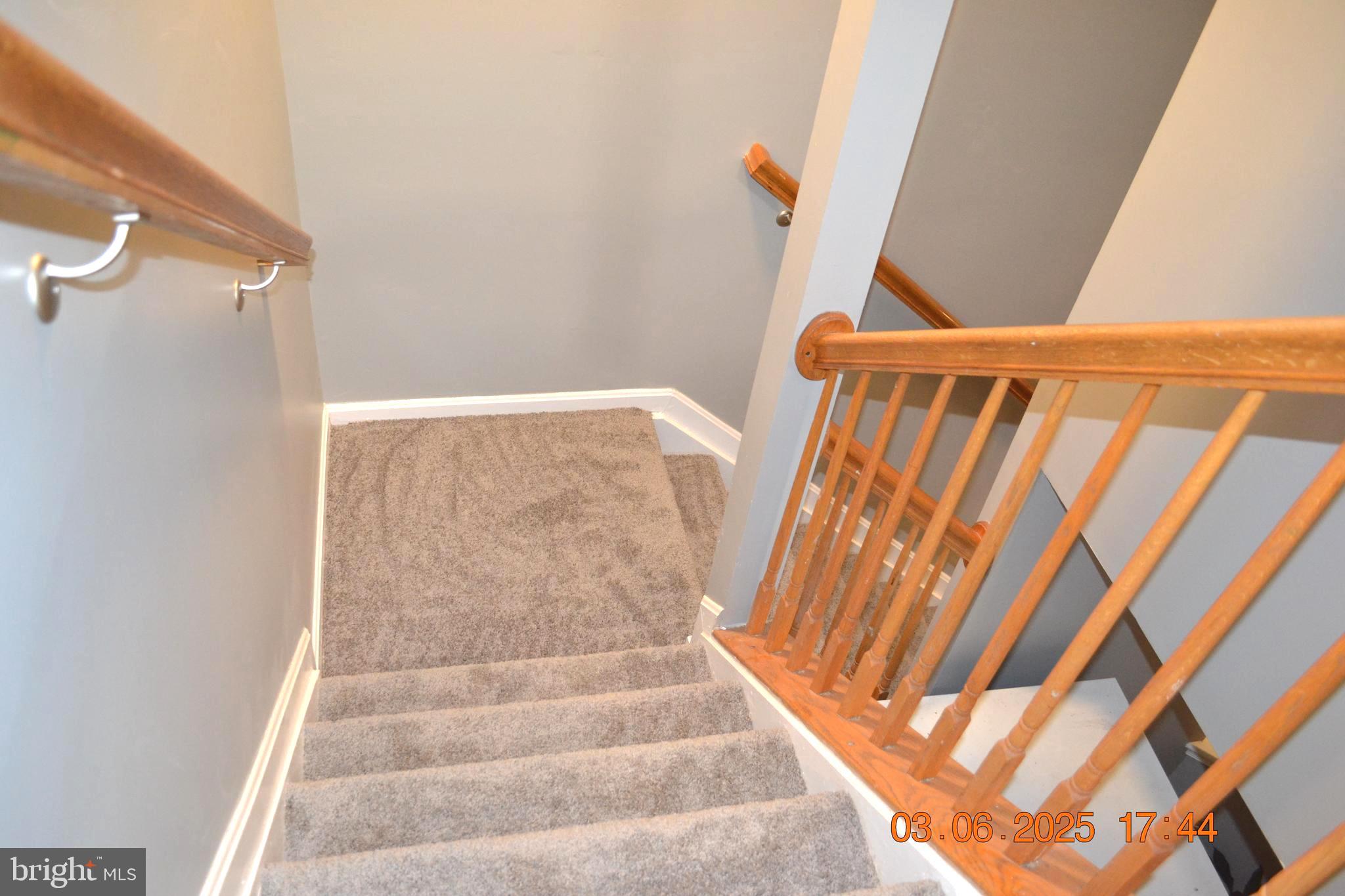 RIDGE COMMONS - Residential Lease