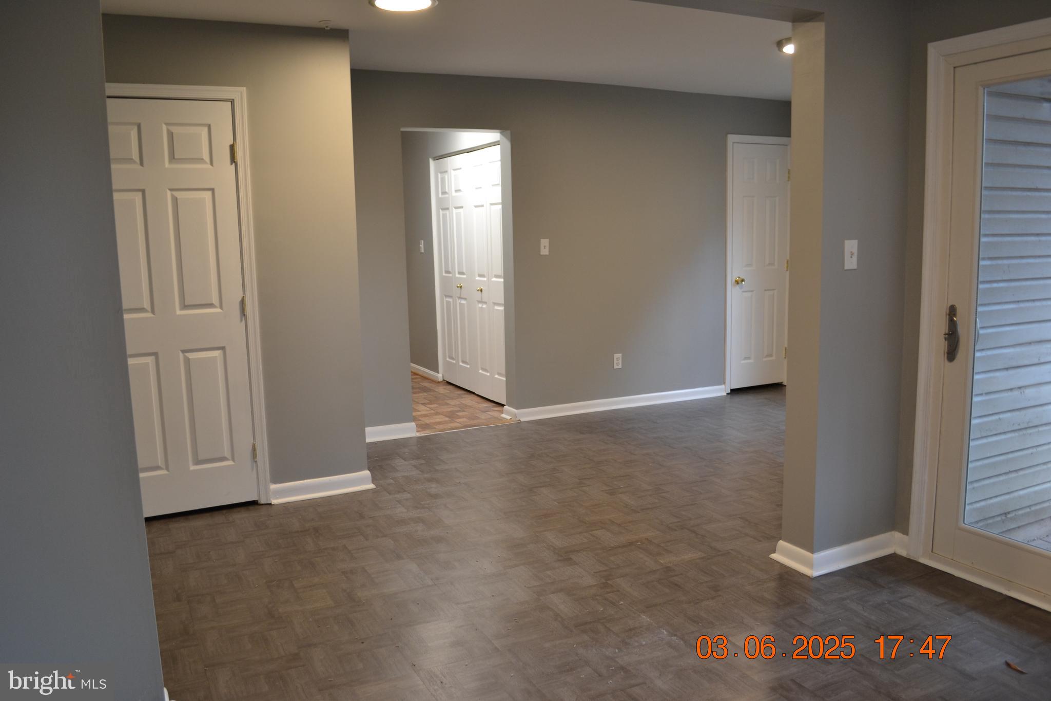 RIDGE COMMONS - Residential Lease