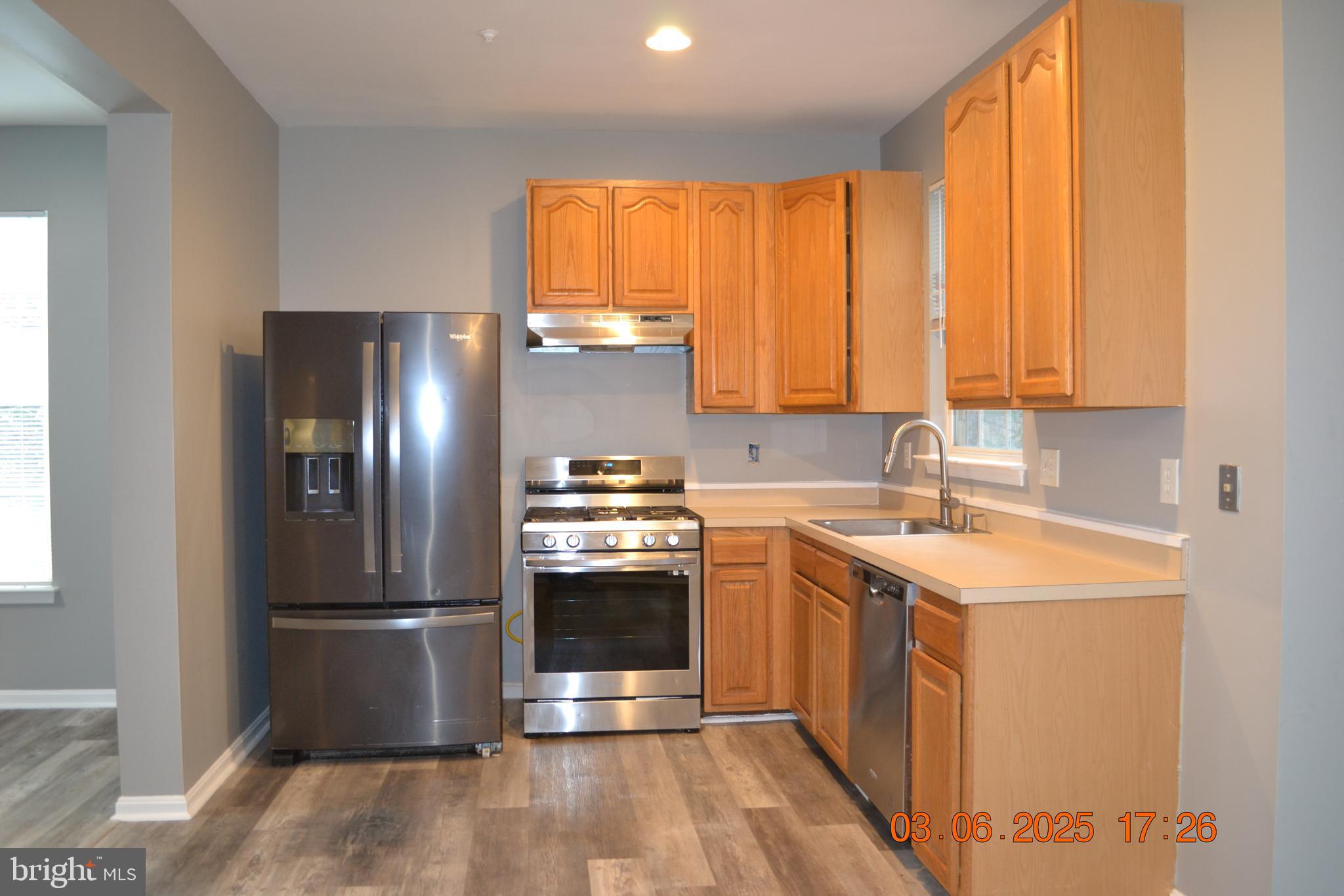 RIDGE COMMONS - Residential Lease