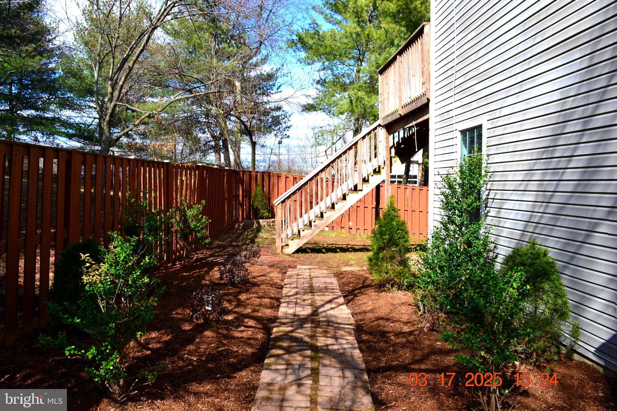 RIDGE COMMONS - Residential Lease