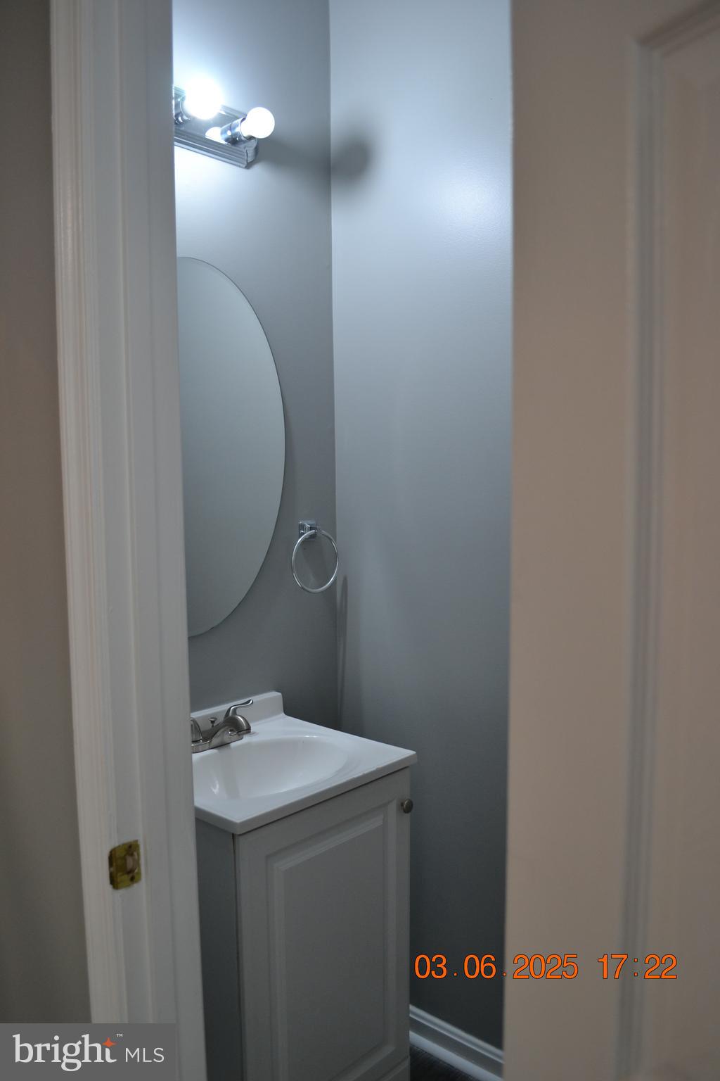 RIDGE COMMONS - Residential Lease