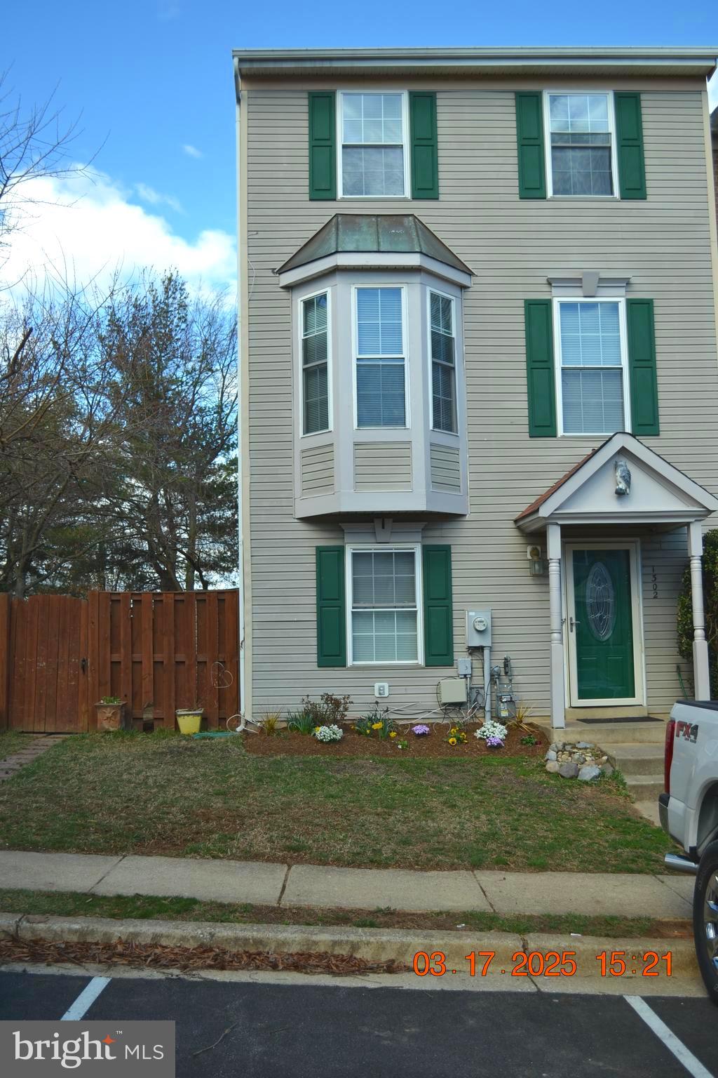 RIDGE COMMONS - Residential Lease