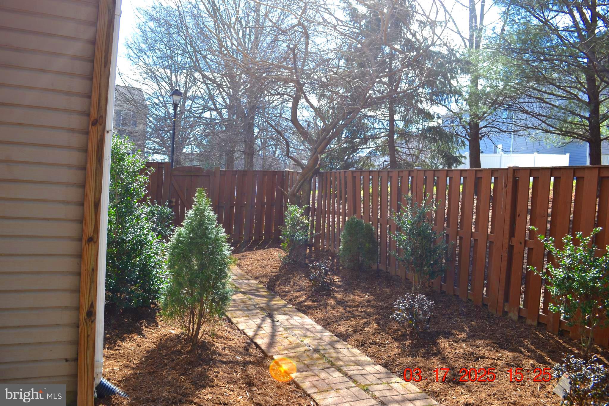 RIDGE COMMONS - Residential Lease