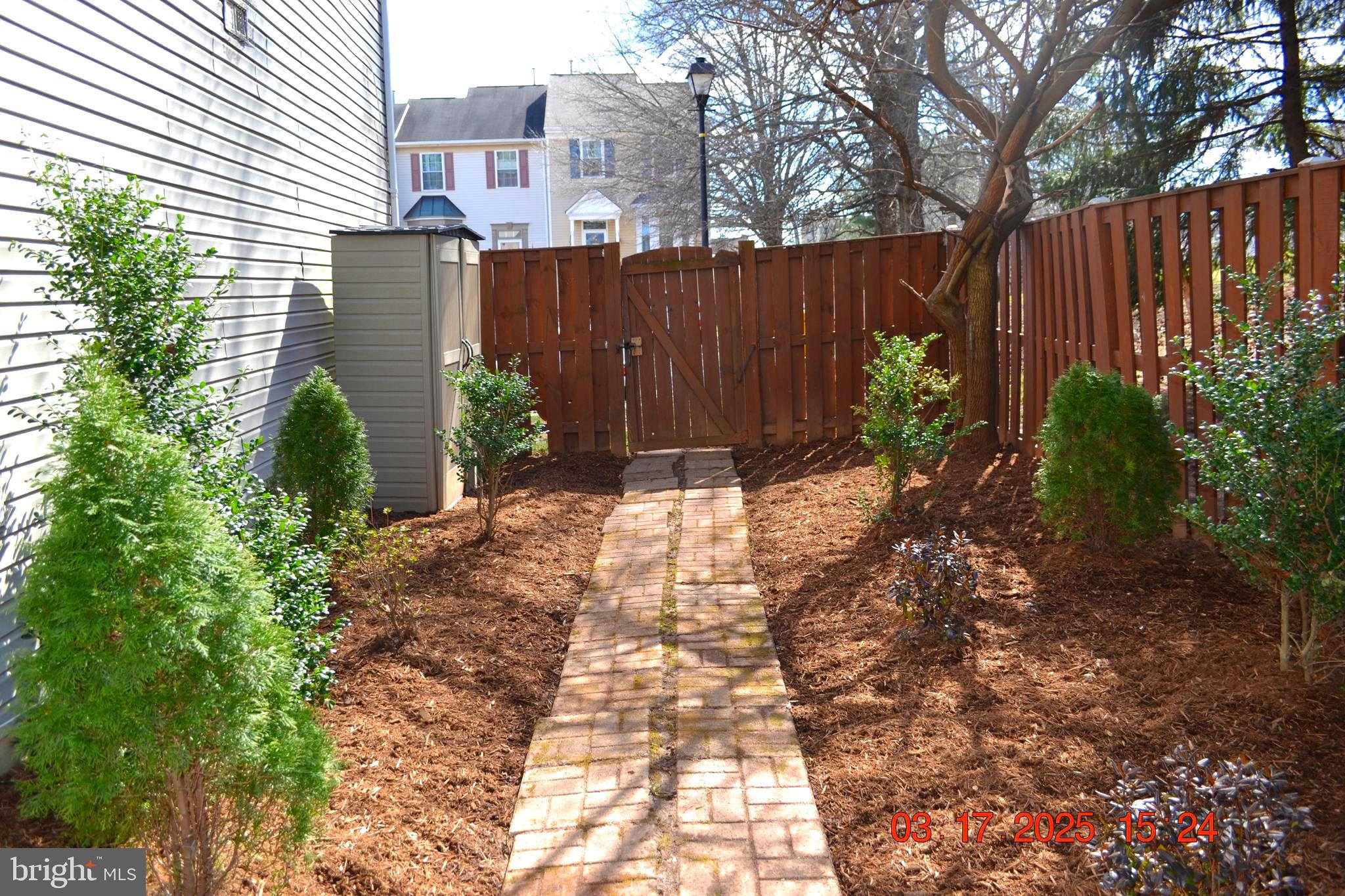 RIDGE COMMONS - Residential Lease