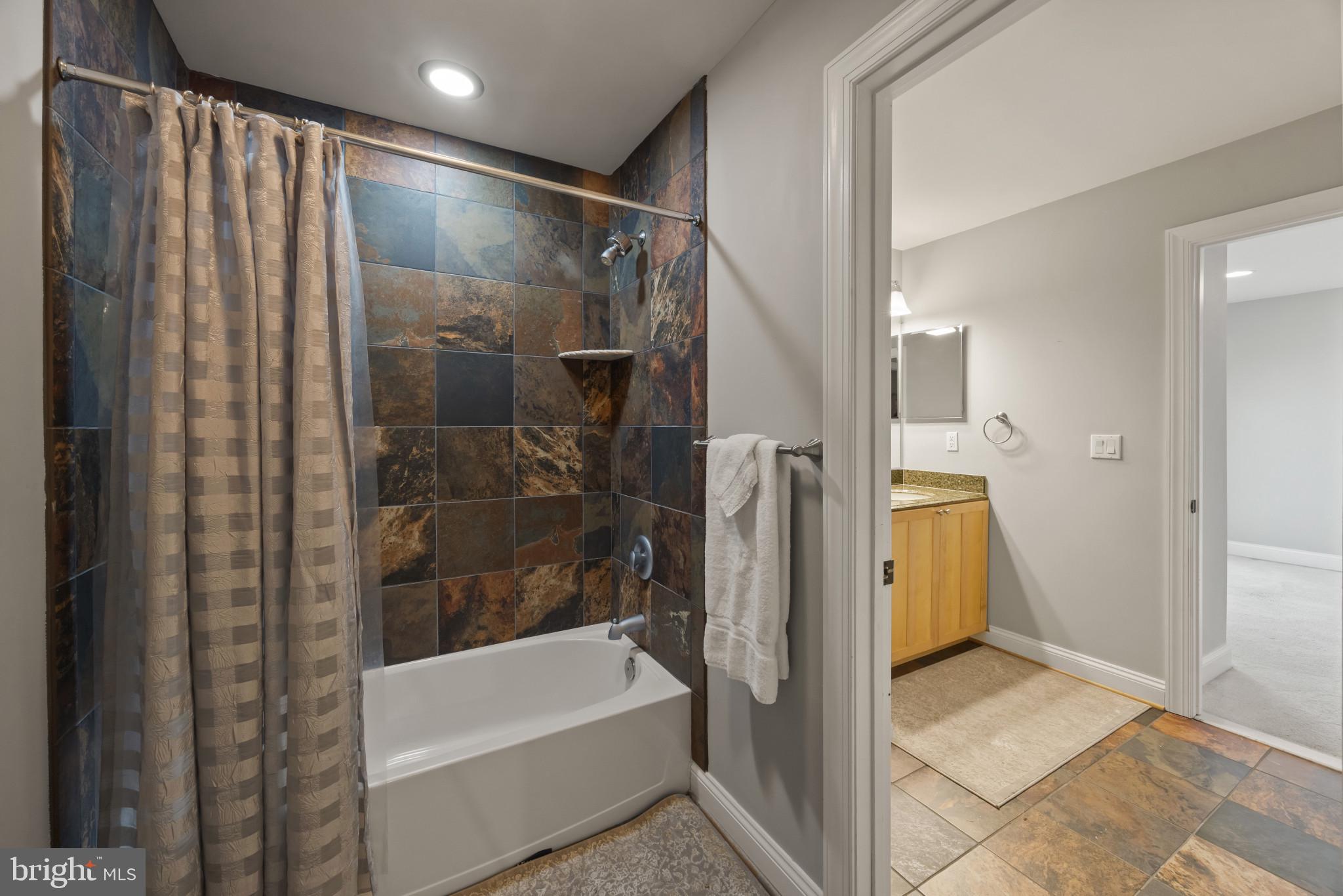 COVE CREEK CLUB - Residential