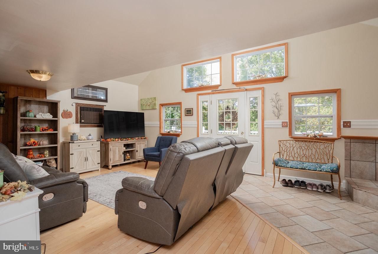 HELMS MOUNTAIN - Residential