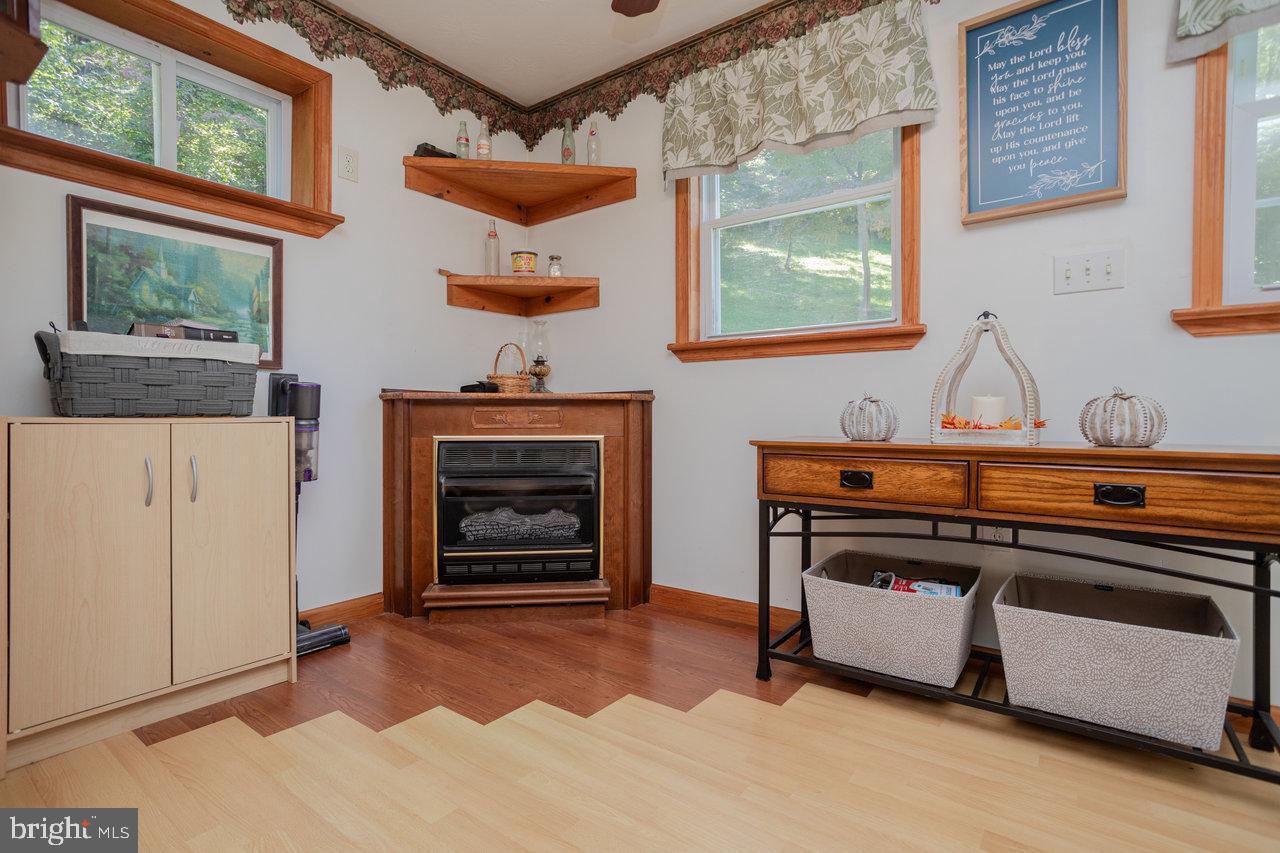 HELMS MOUNTAIN - Residential