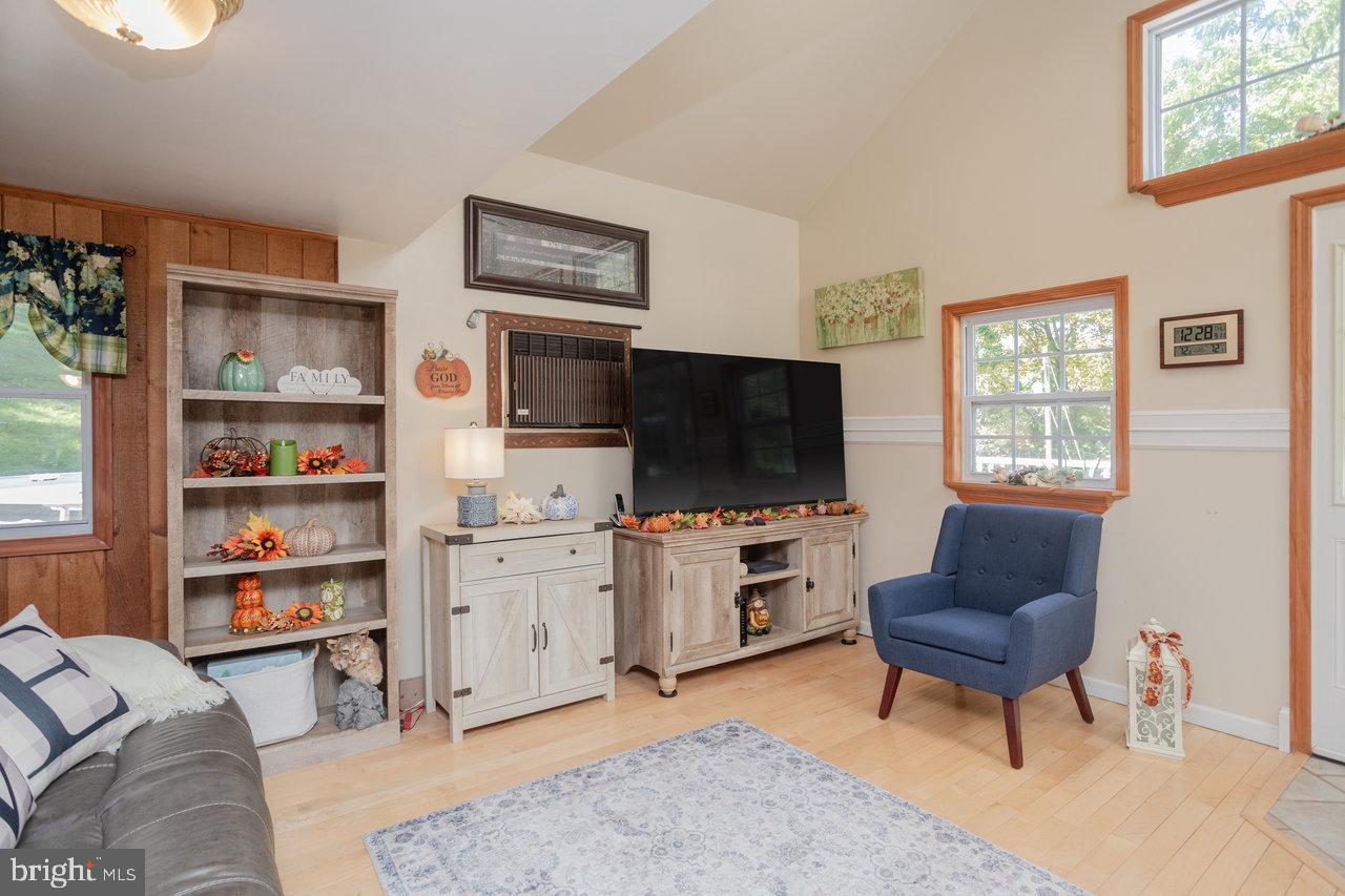 HELMS MOUNTAIN - Residential