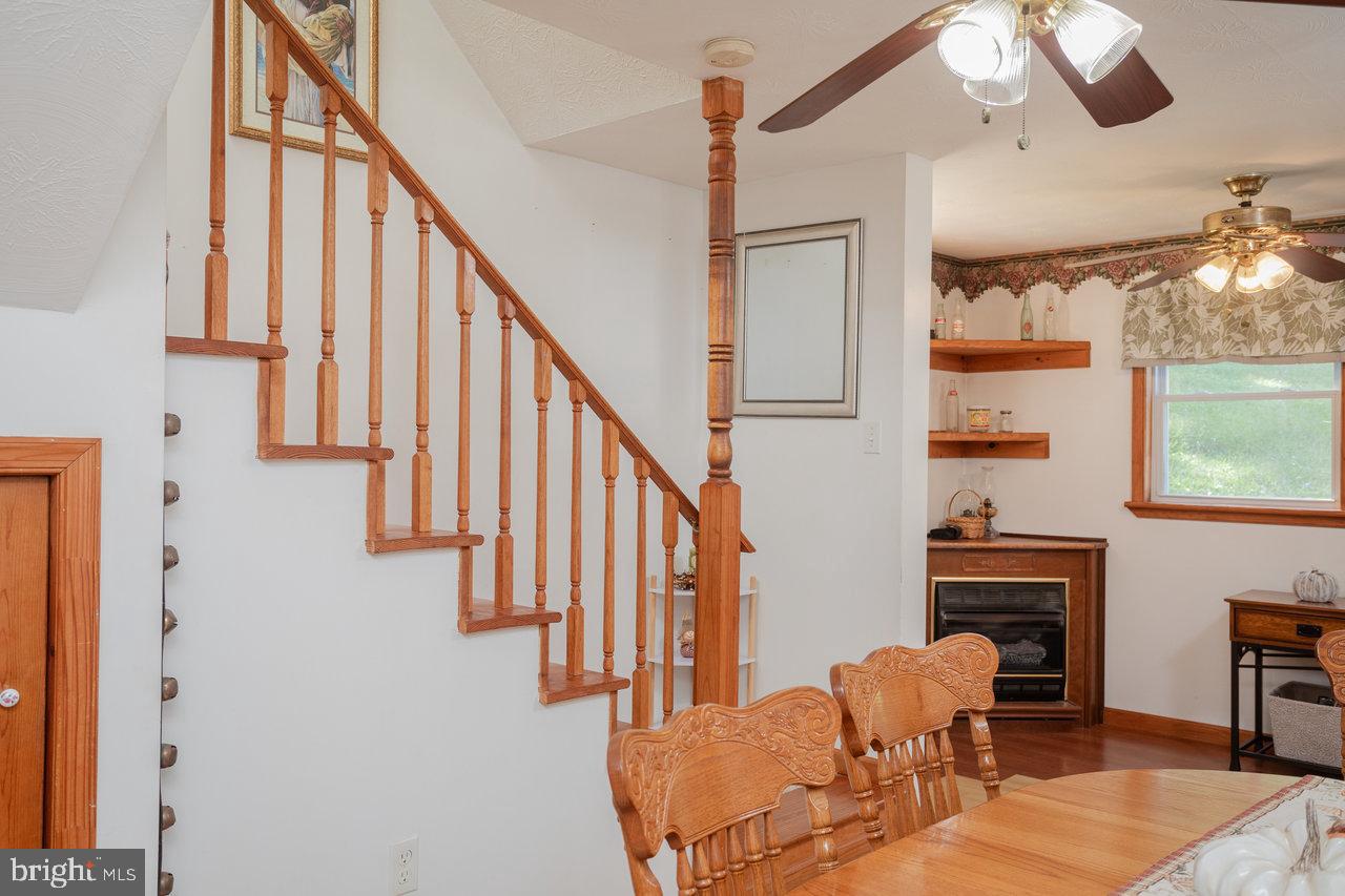 HELMS MOUNTAIN - Residential