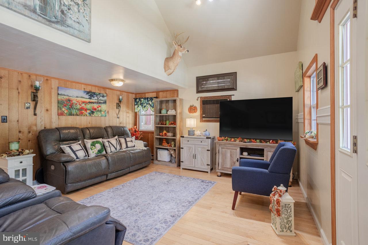 HELMS MOUNTAIN - Residential